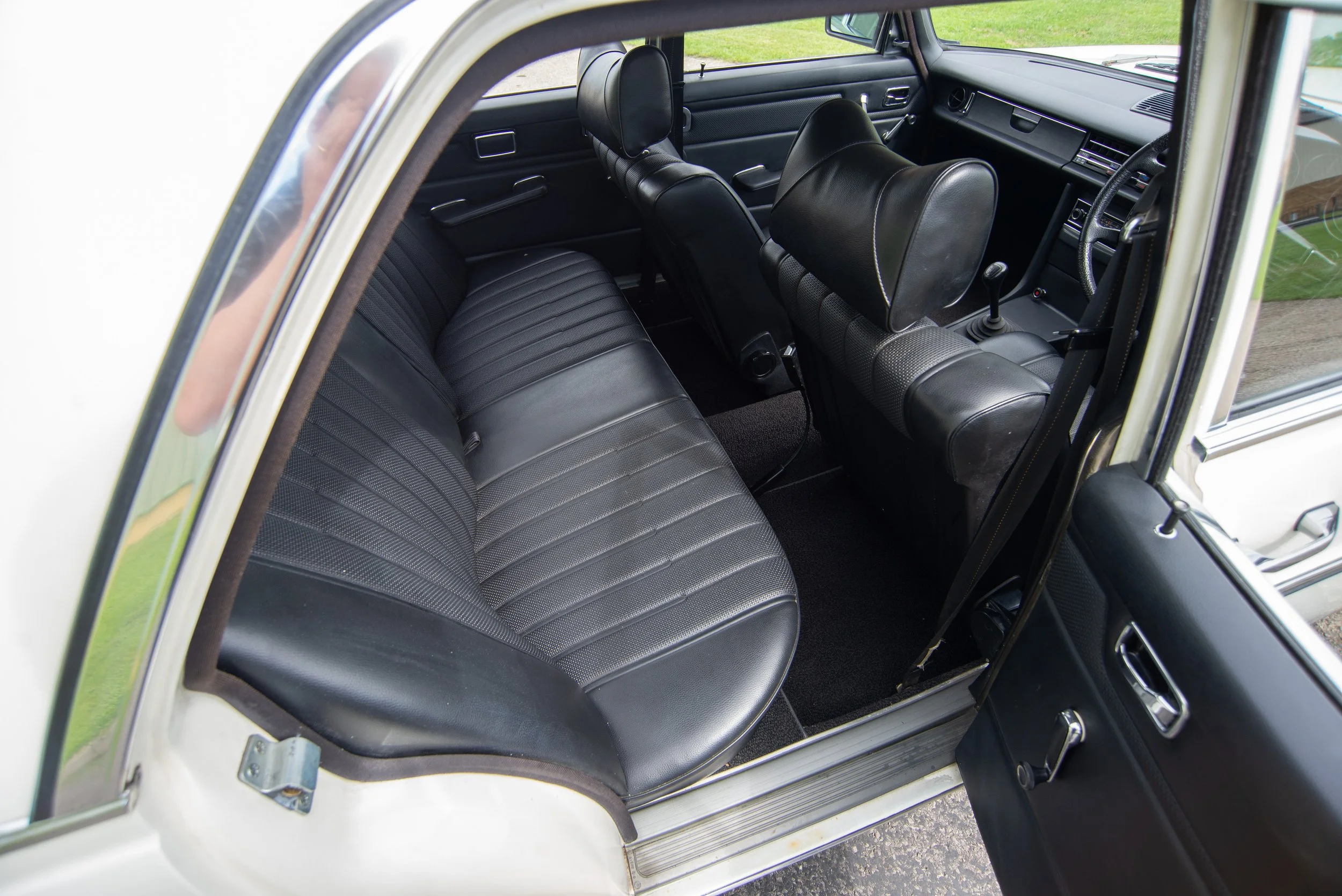 Mercedes 240D-5.jpg