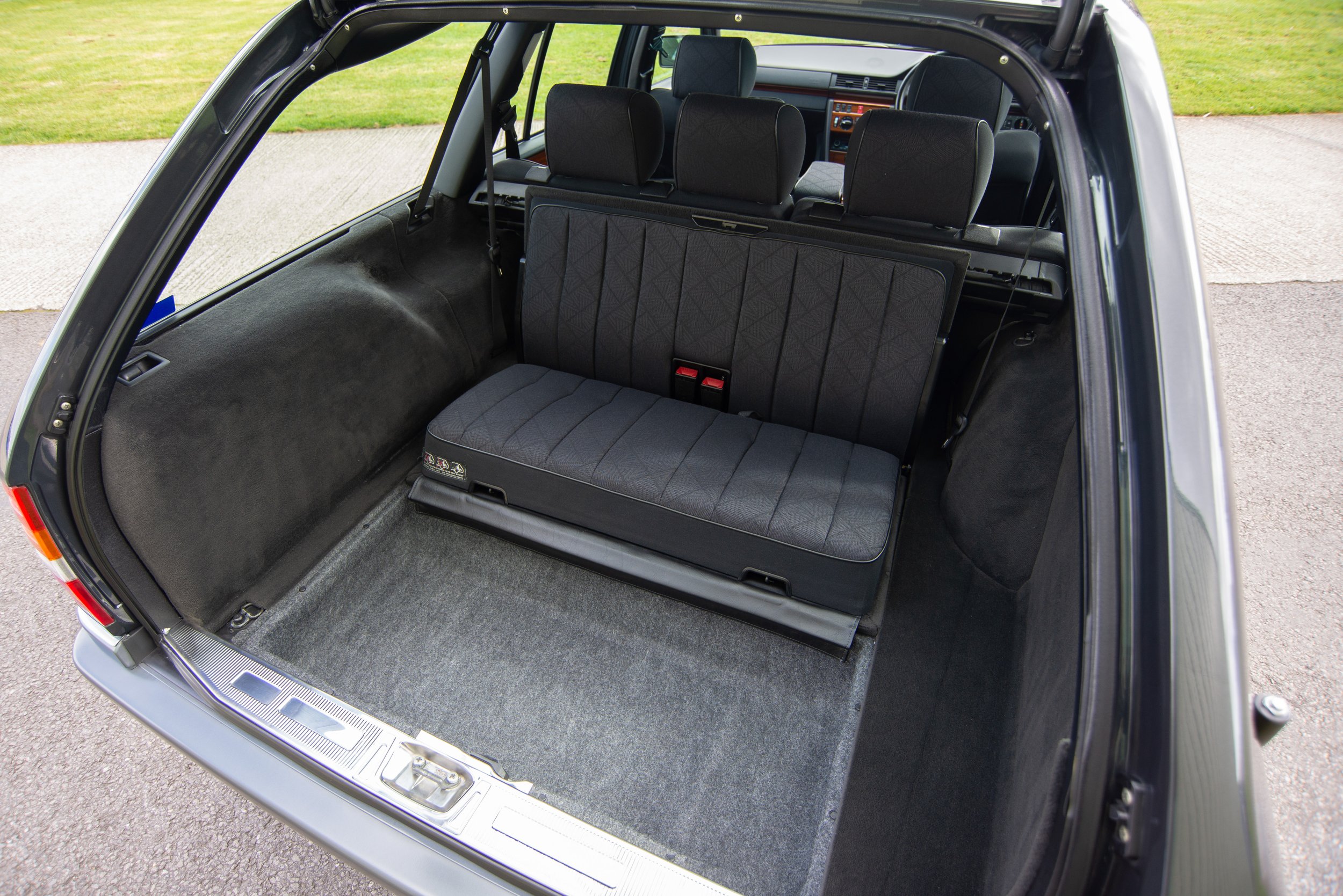 Mercedes E280 Estate-3.jpg