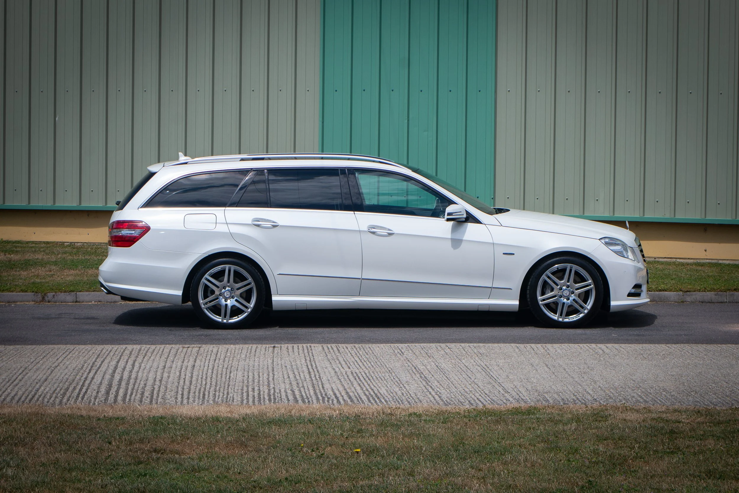 Mercedes E350 Estate 2-13.jpg