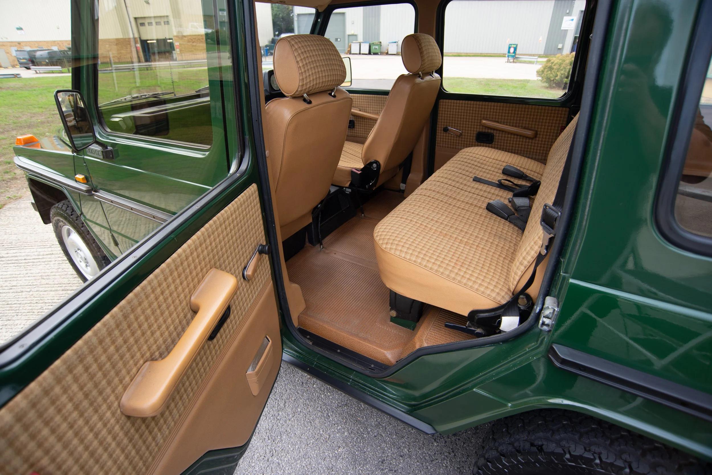 Mercedes 300GD-9.jpg