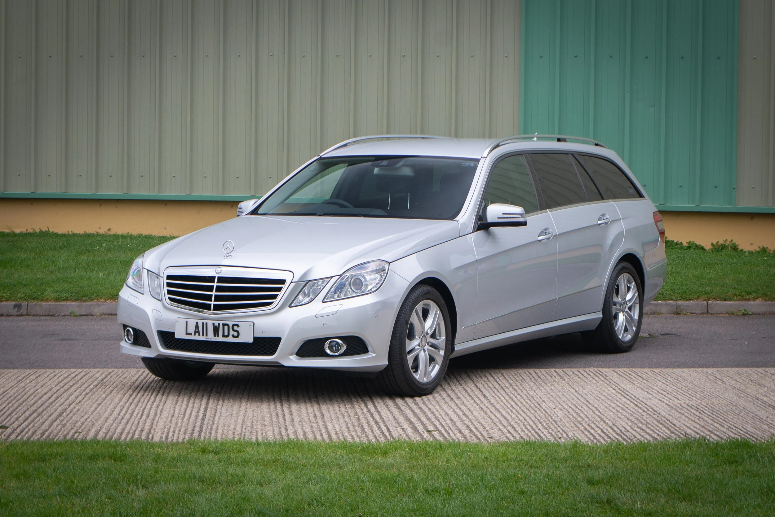 Mercedes E350 Estate 2-15.jpg