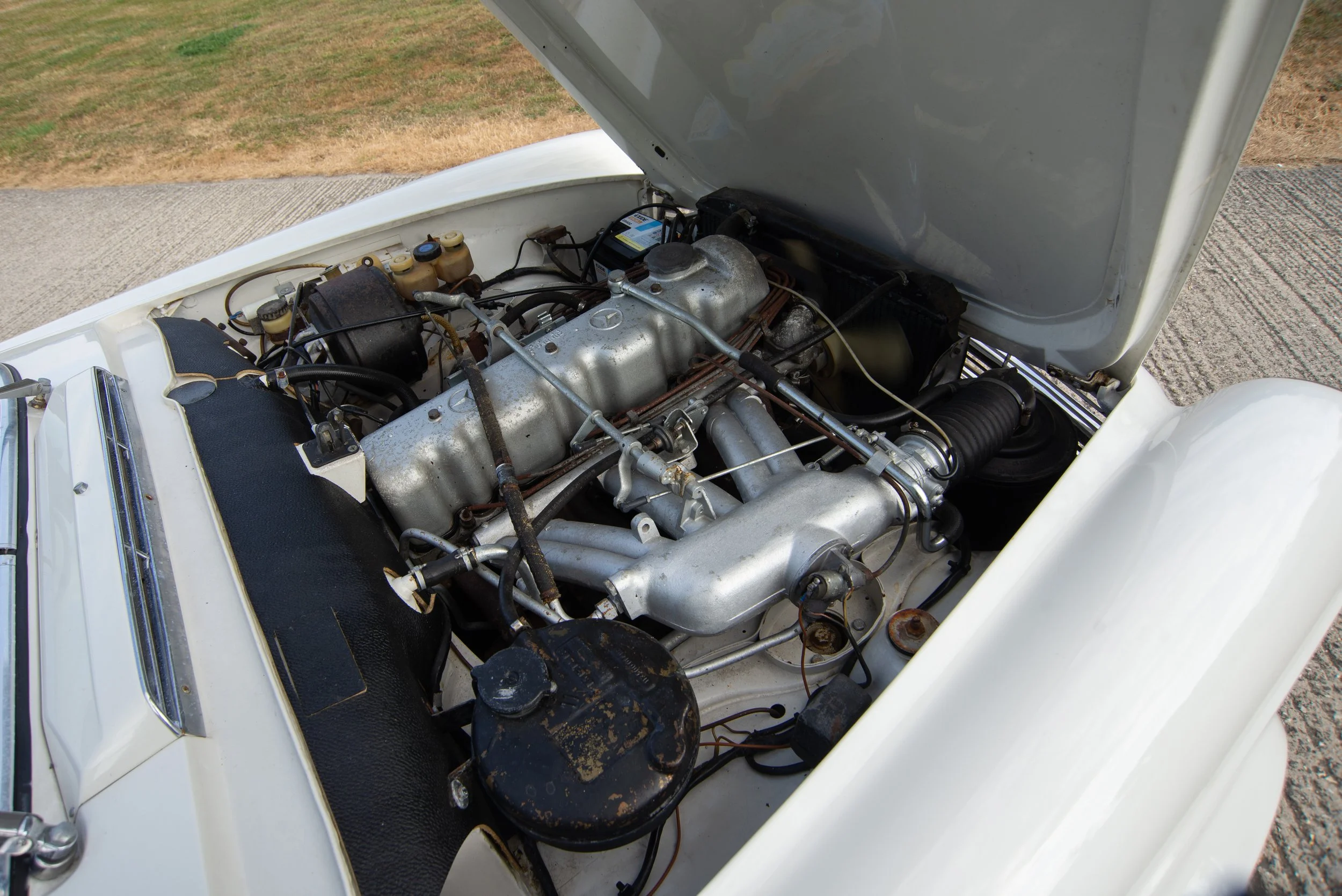 Mercedes 230SL-12.jpg