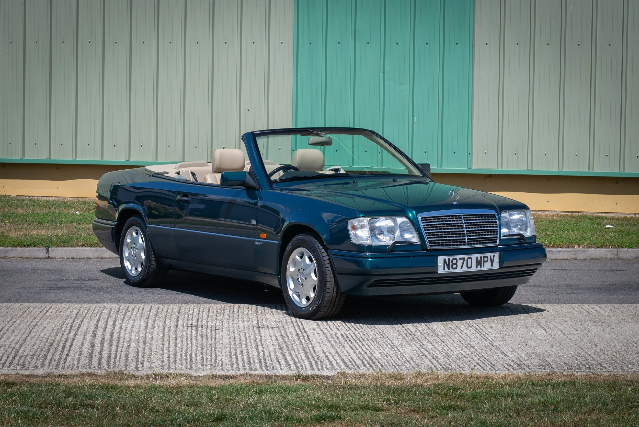 Mercedes E320 Cabriolet-8.jpg