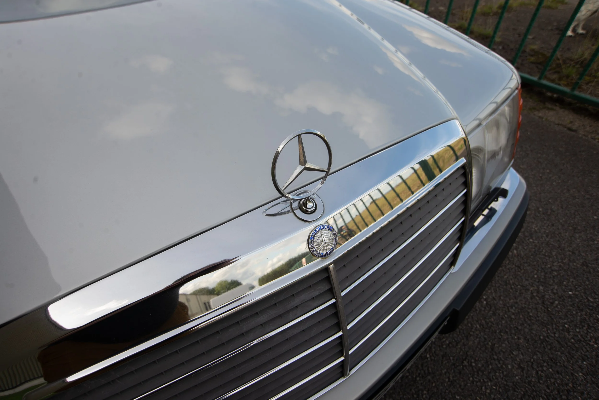 Mercedes 260E 2-27.jpg