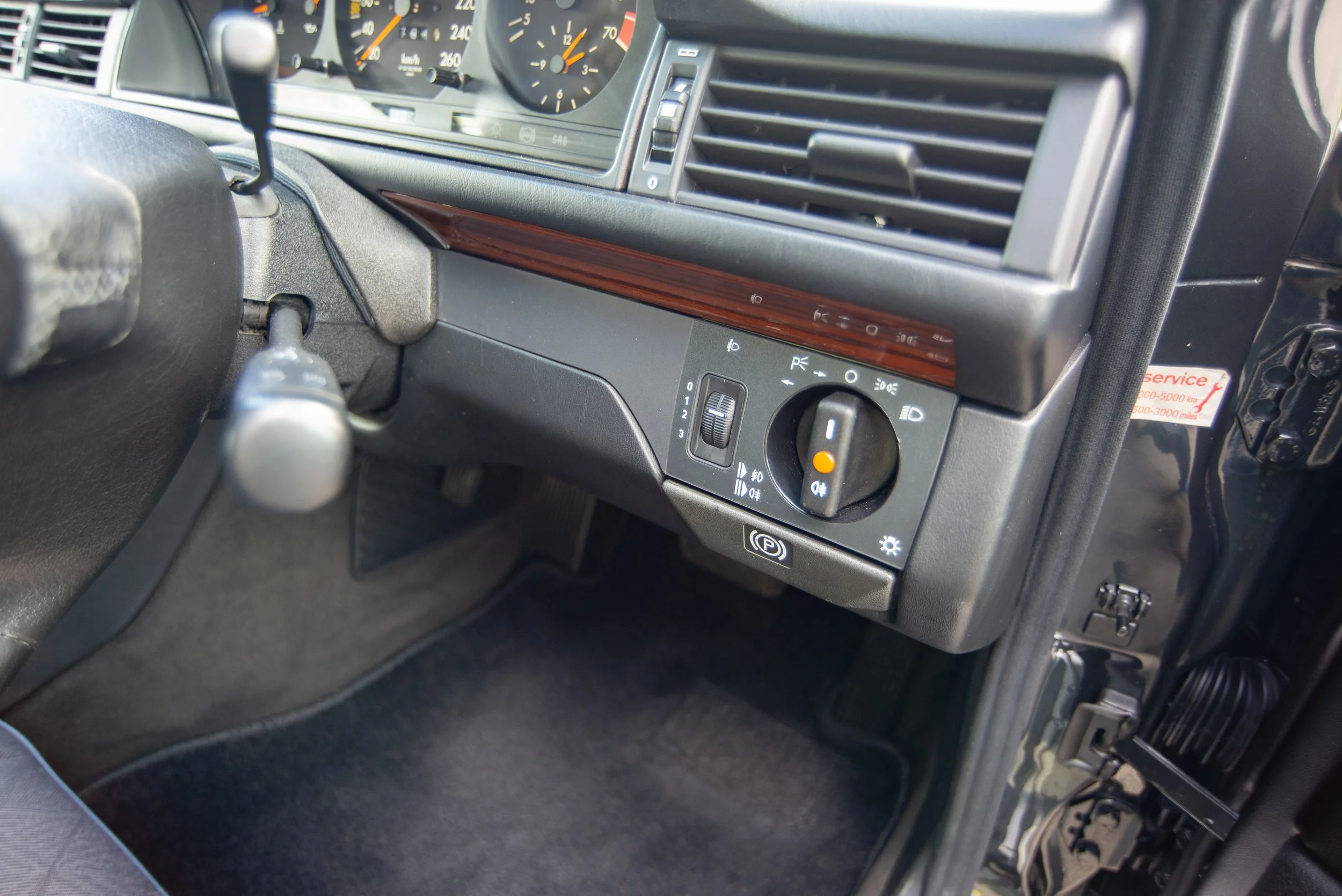 Mercedes E280 Estate-27.jpg