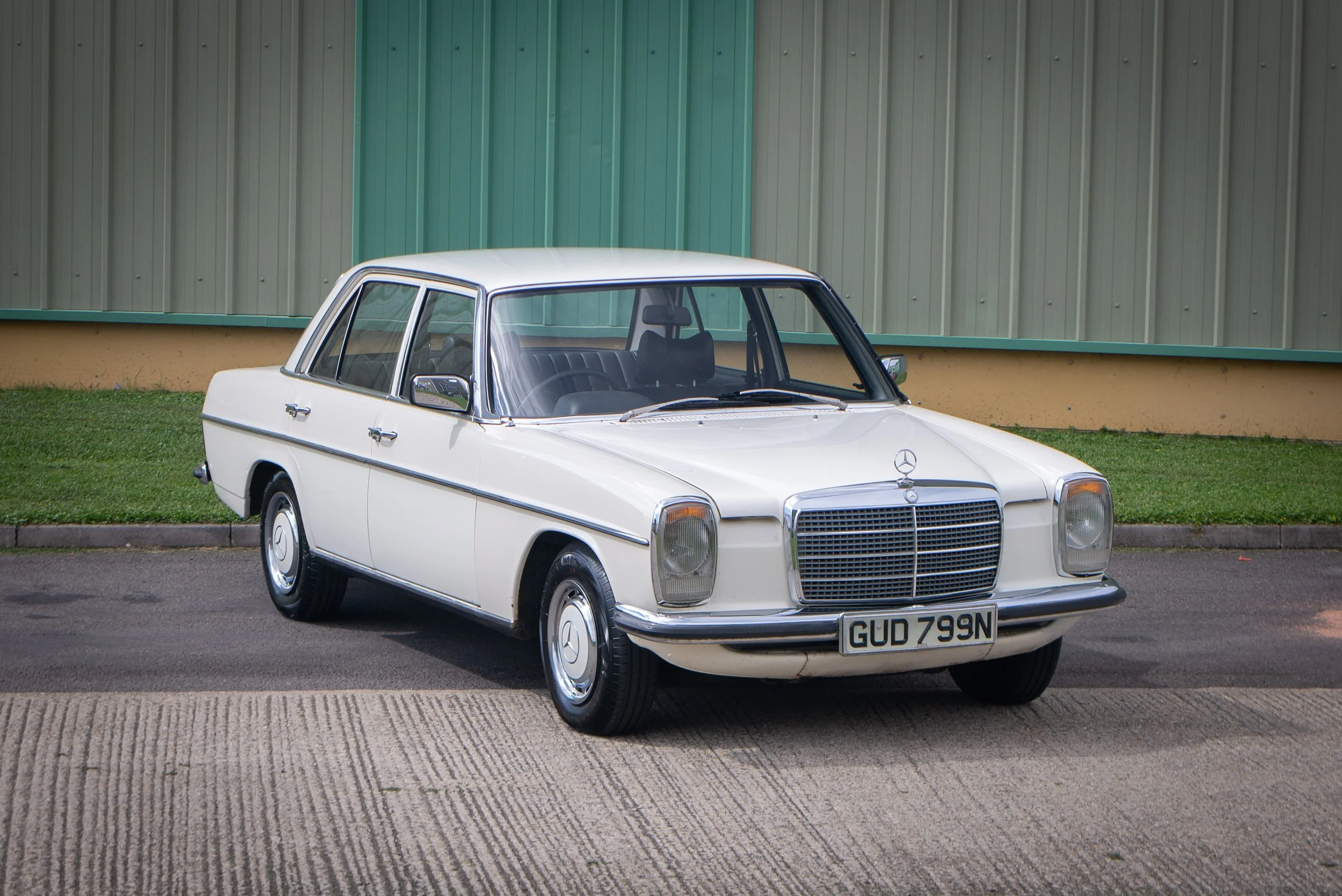 Mercedes 240D-26.jpg