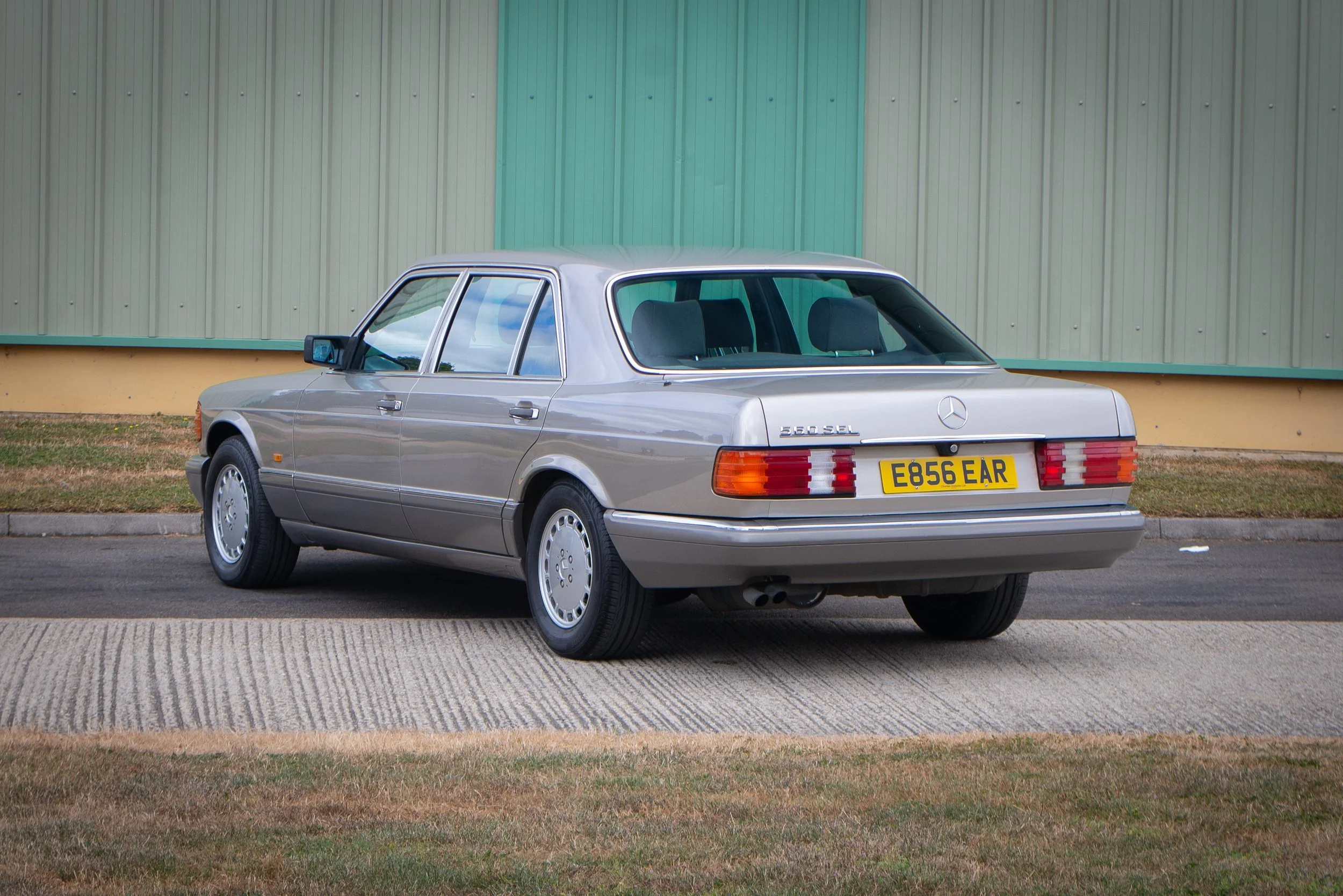 Mercedes 560SEL-34.jpg