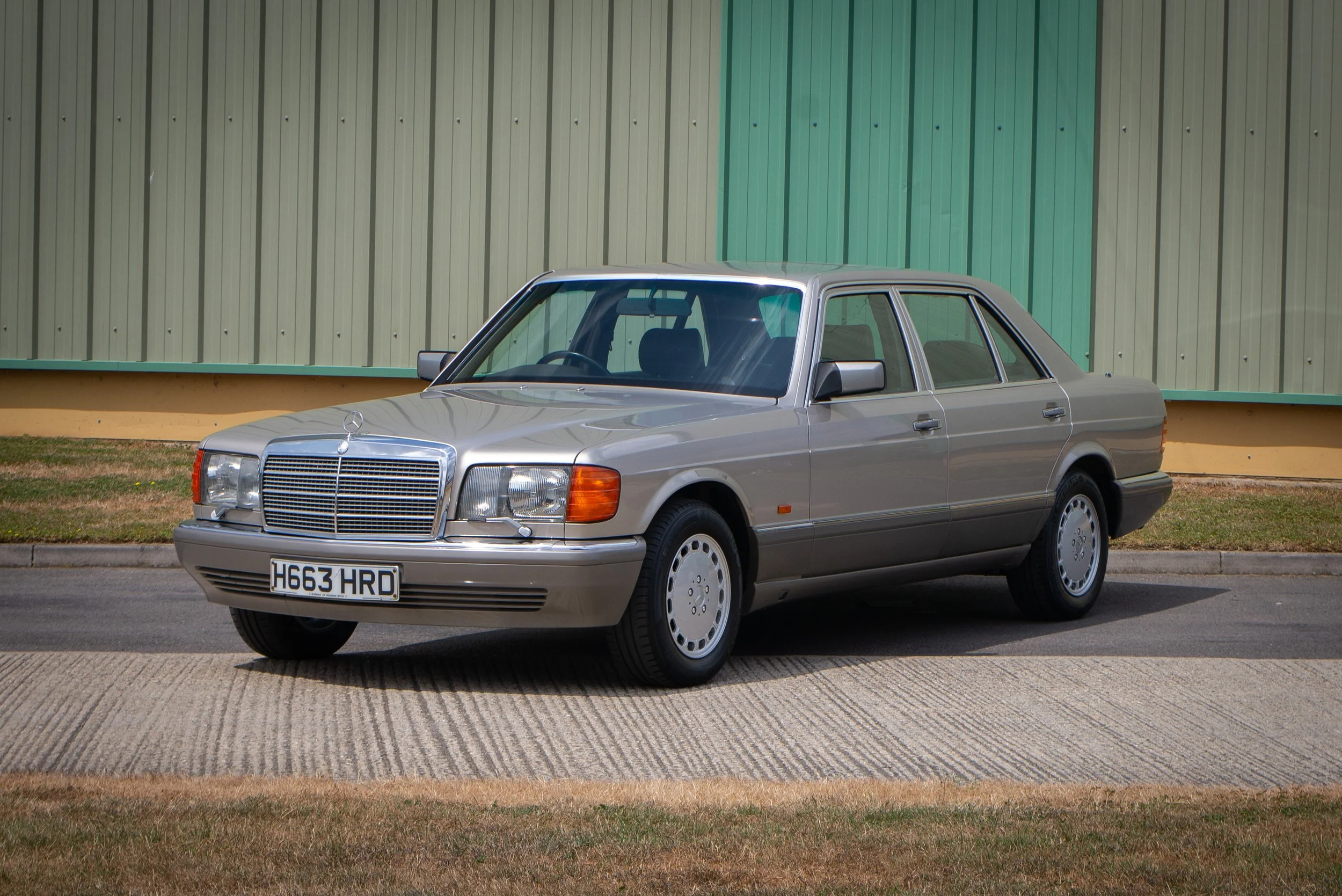 Mercedes 300SEL-23.jpg