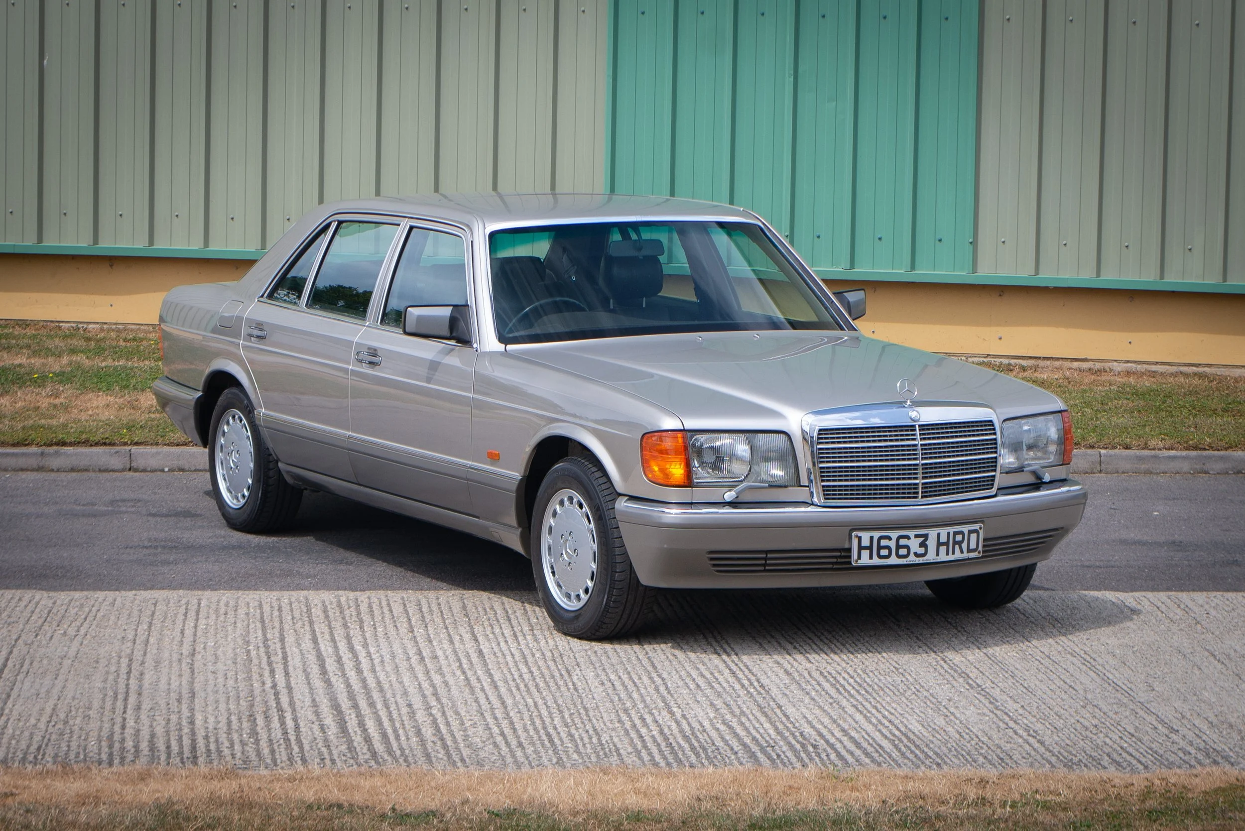 Mercedes 300SEL-24.jpg