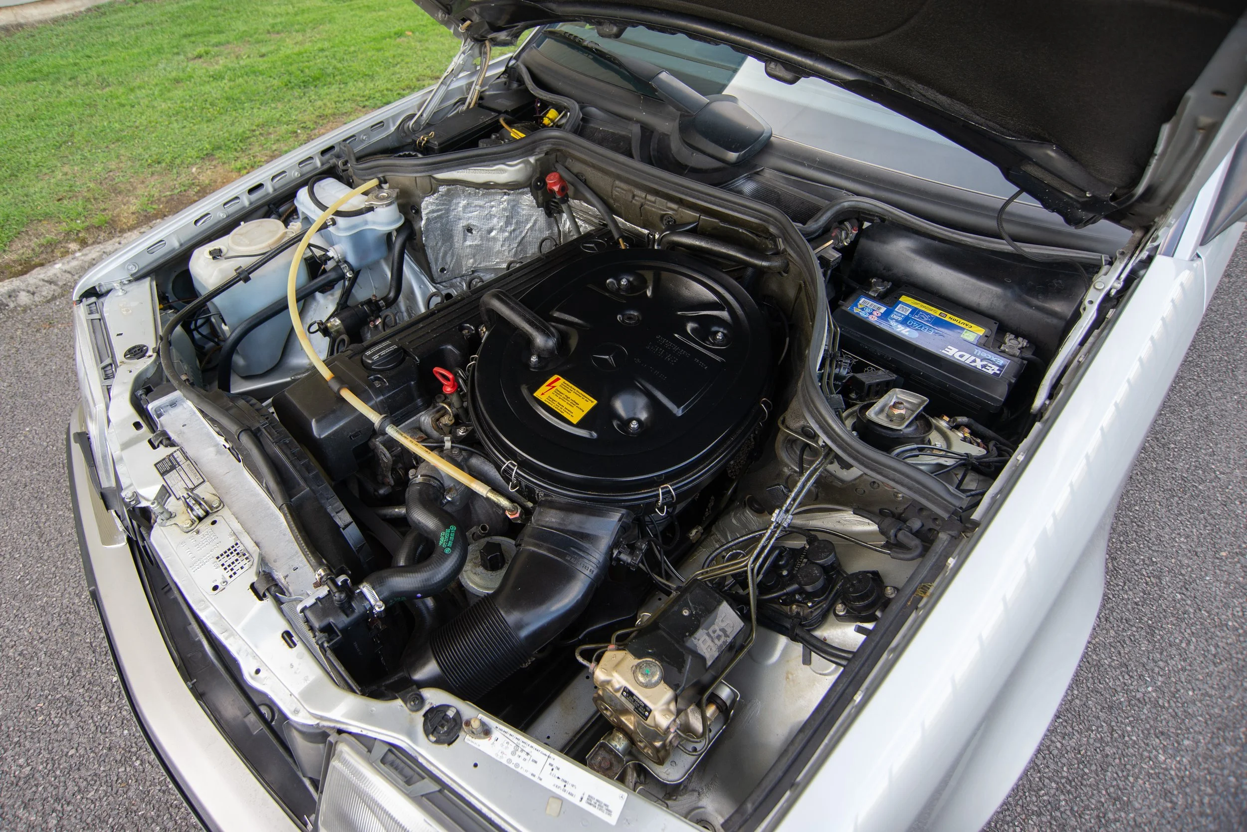 Mercedes 260E 2-25.jpg
