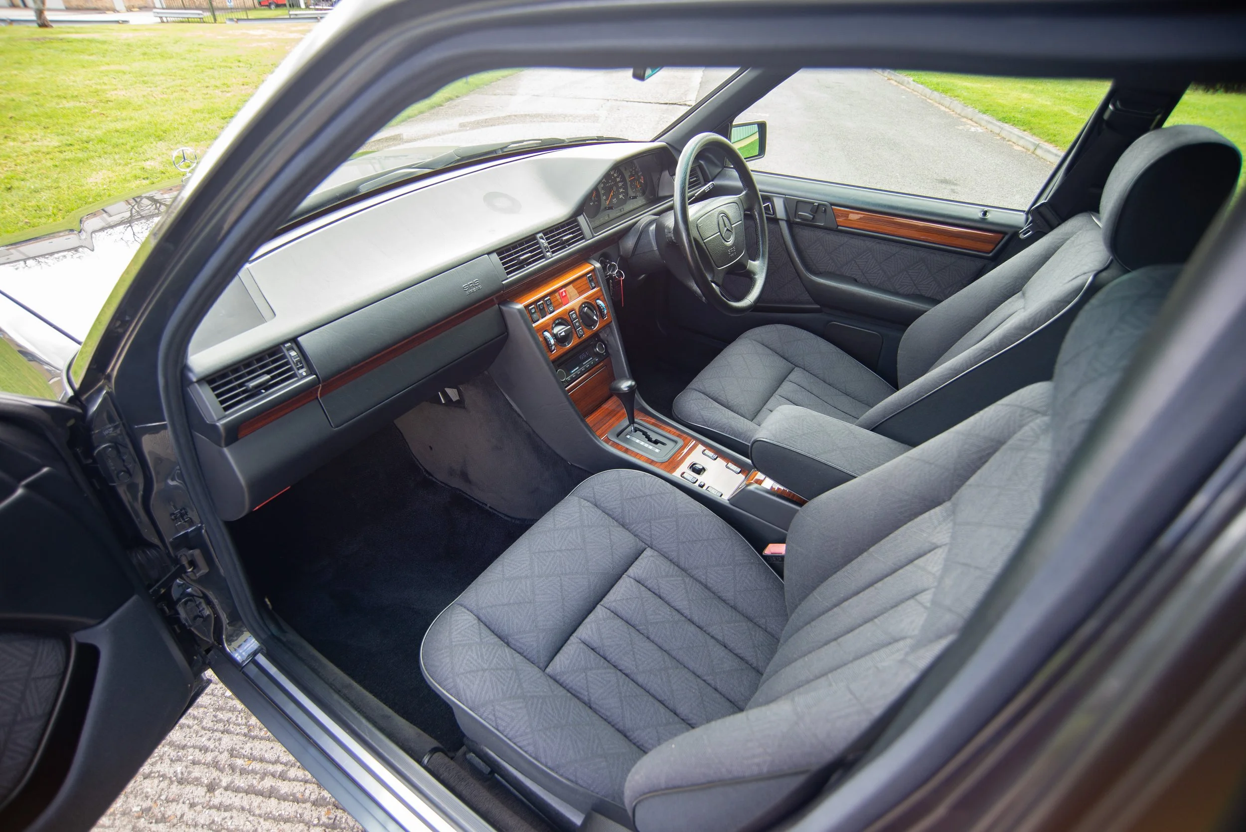 Mercedes E280 Estate-12.jpg