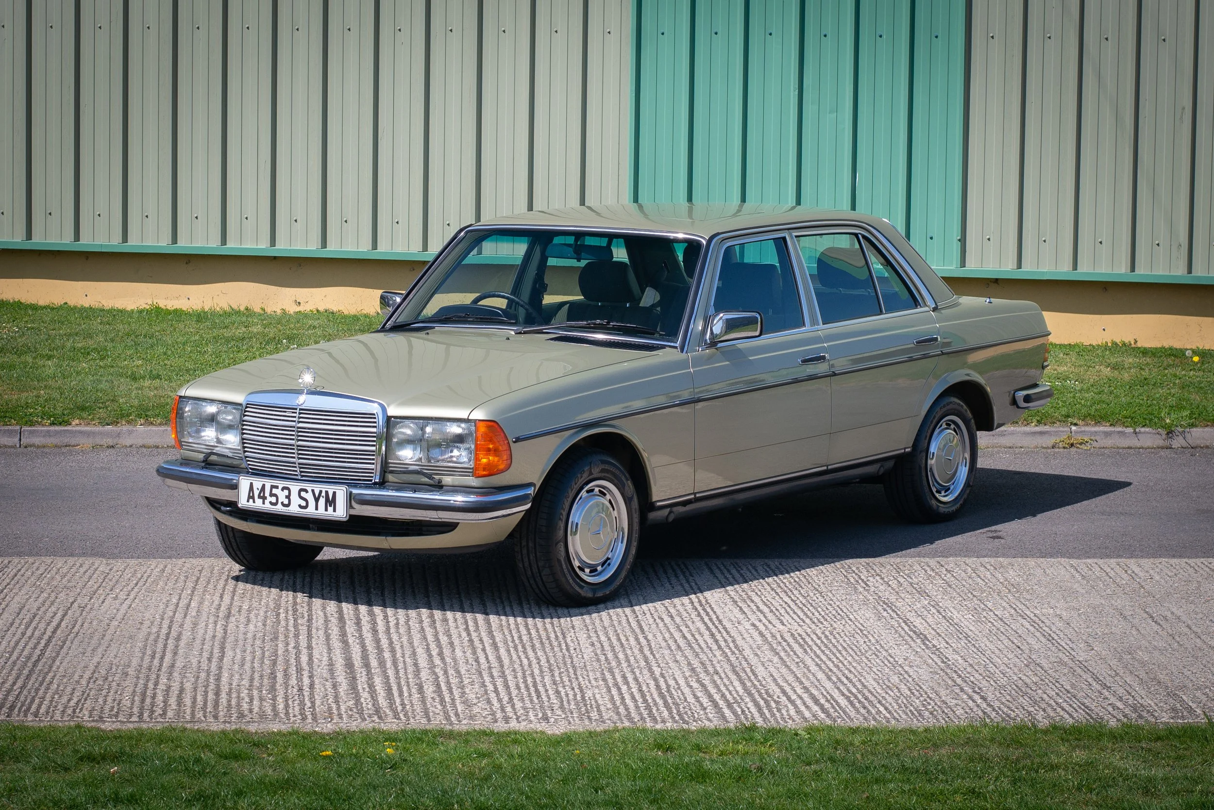 Mercedes 280E-22.jpg