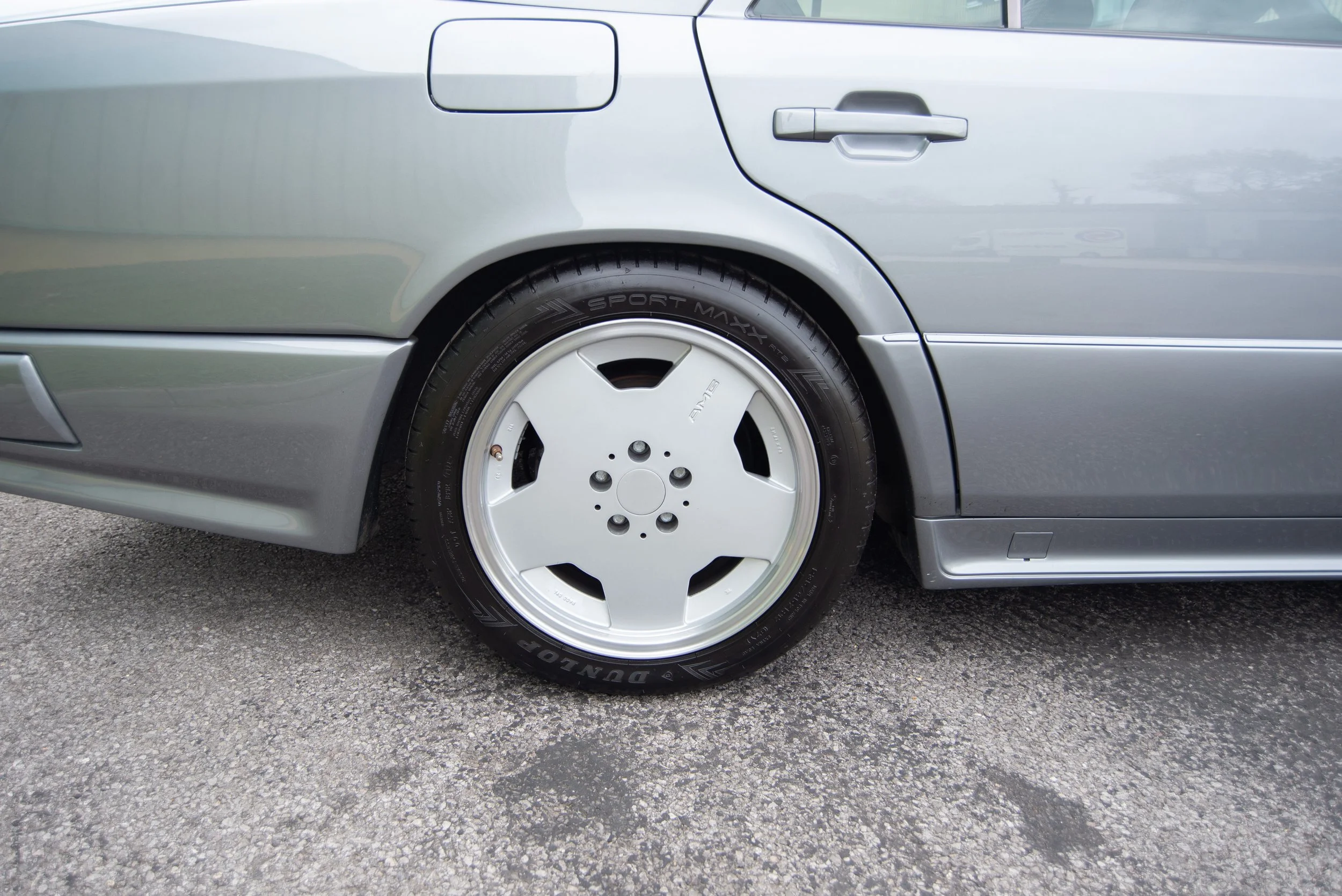 Mercedes 300E 3.4 AMG-23.jpg