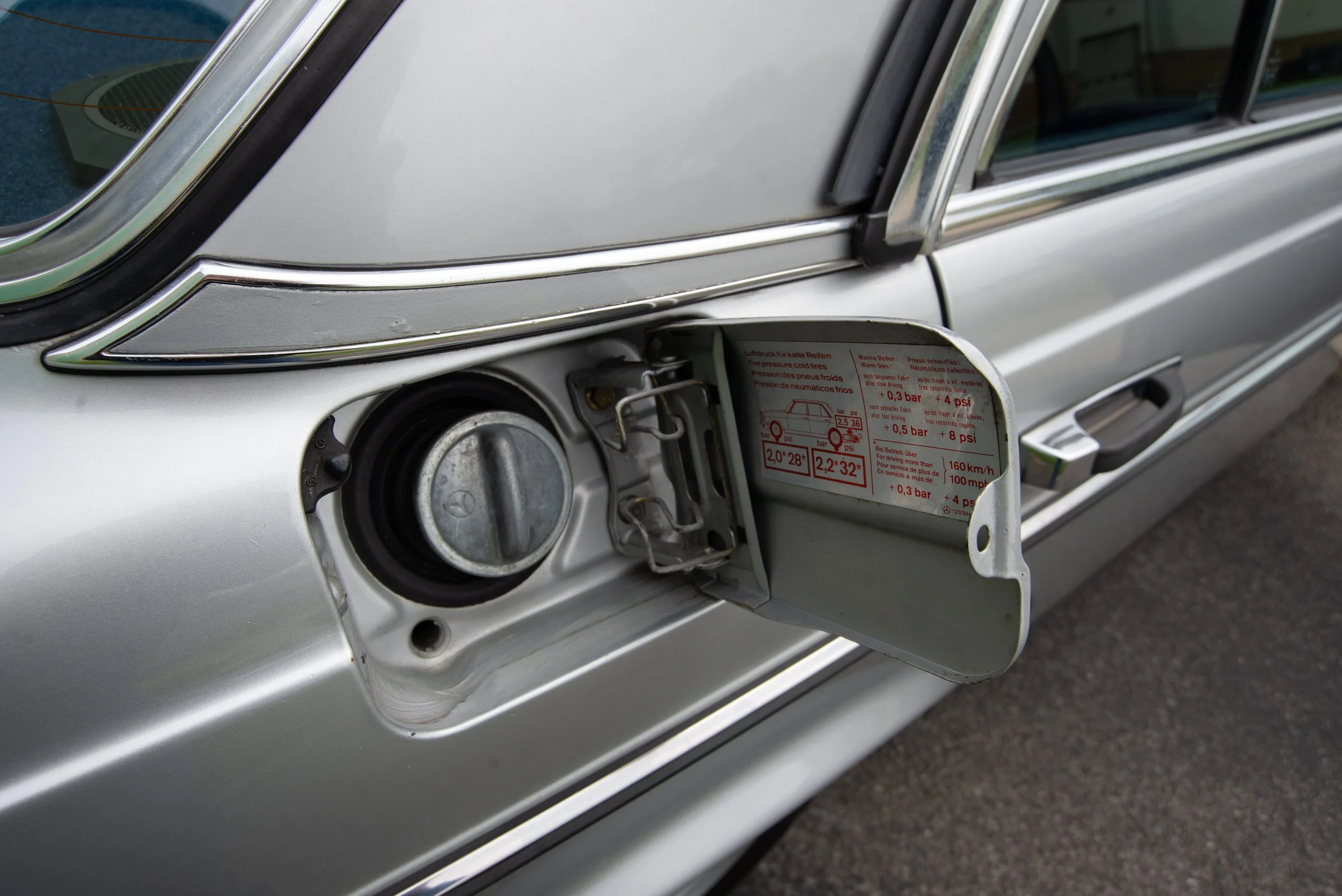 Mercedes 230E-22.jpg