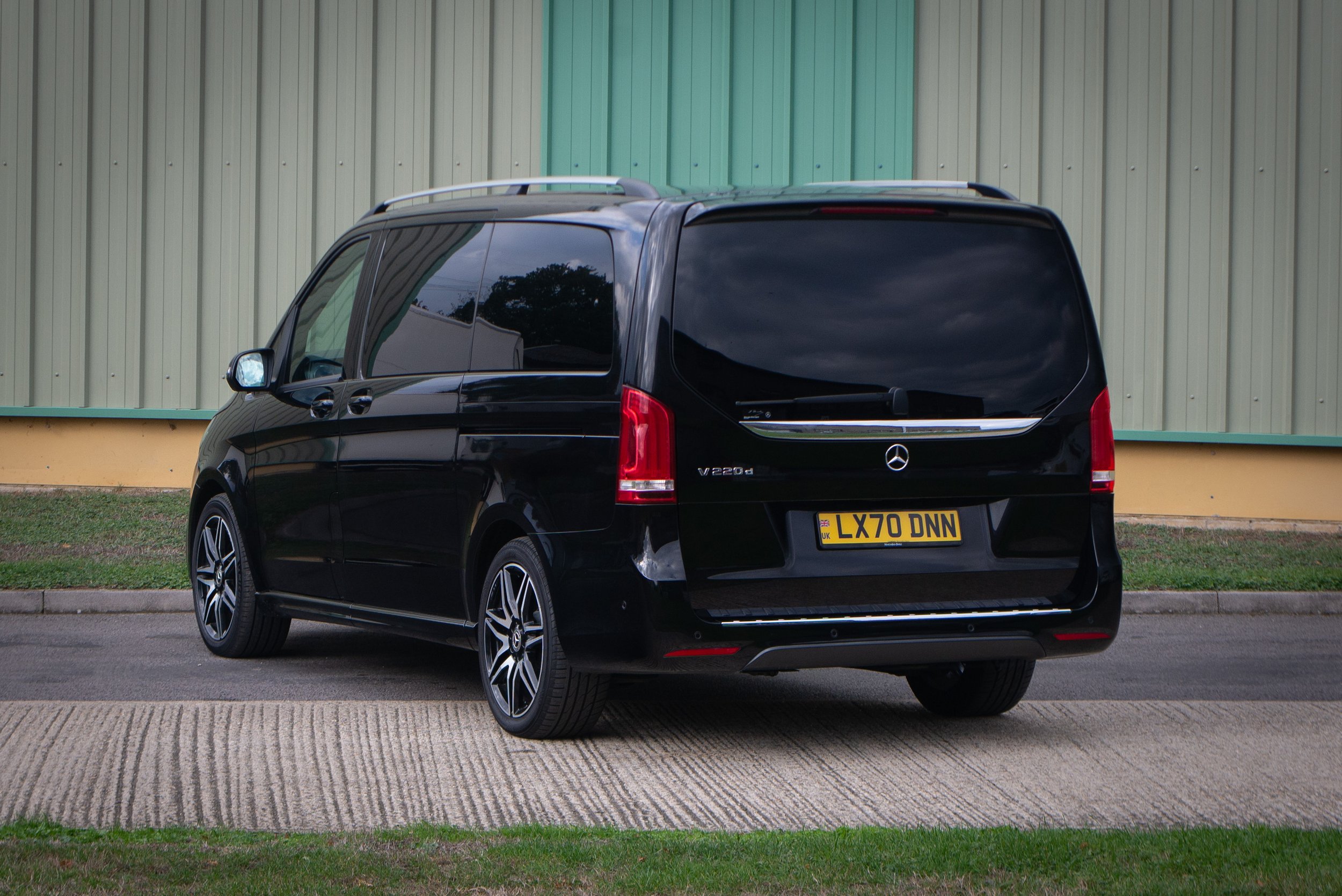 Mercedes V220D-25.jpg