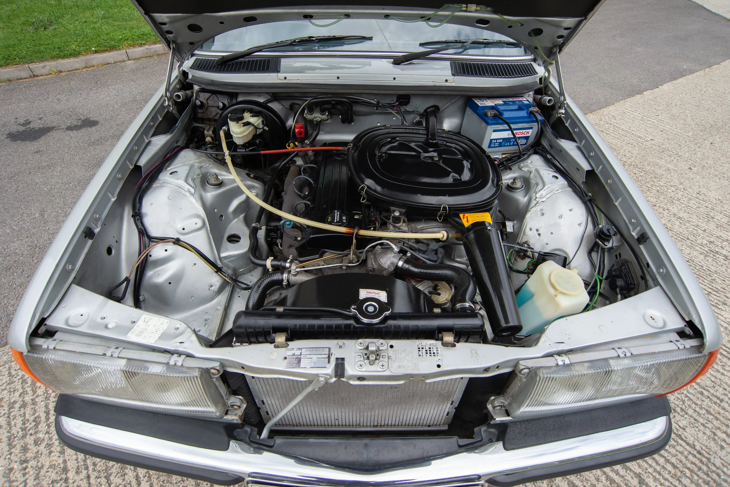 Mercedes 230E.jpg