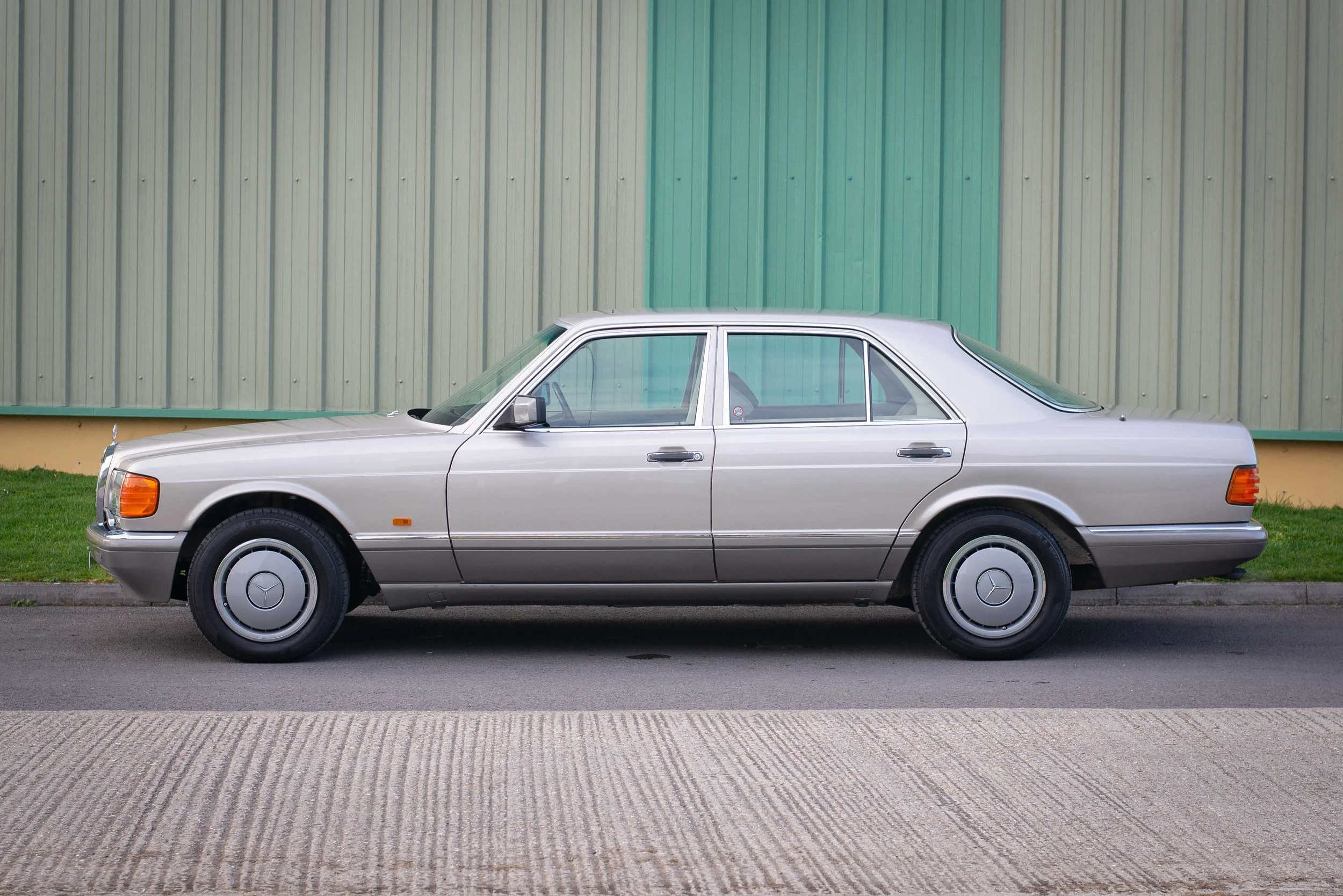 Mercedes 300SE-16.jpg
