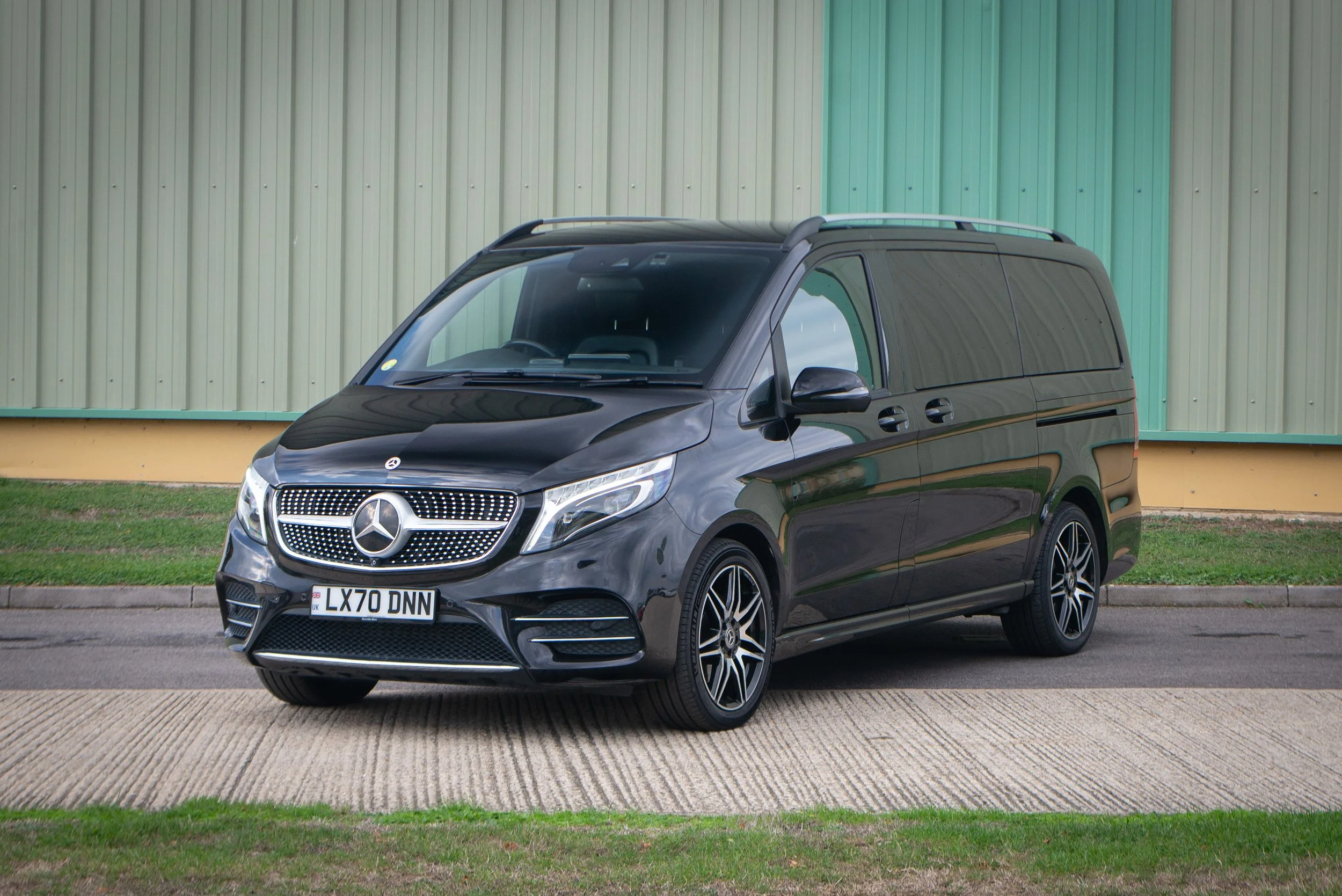 Mercedes V220D-20.jpg