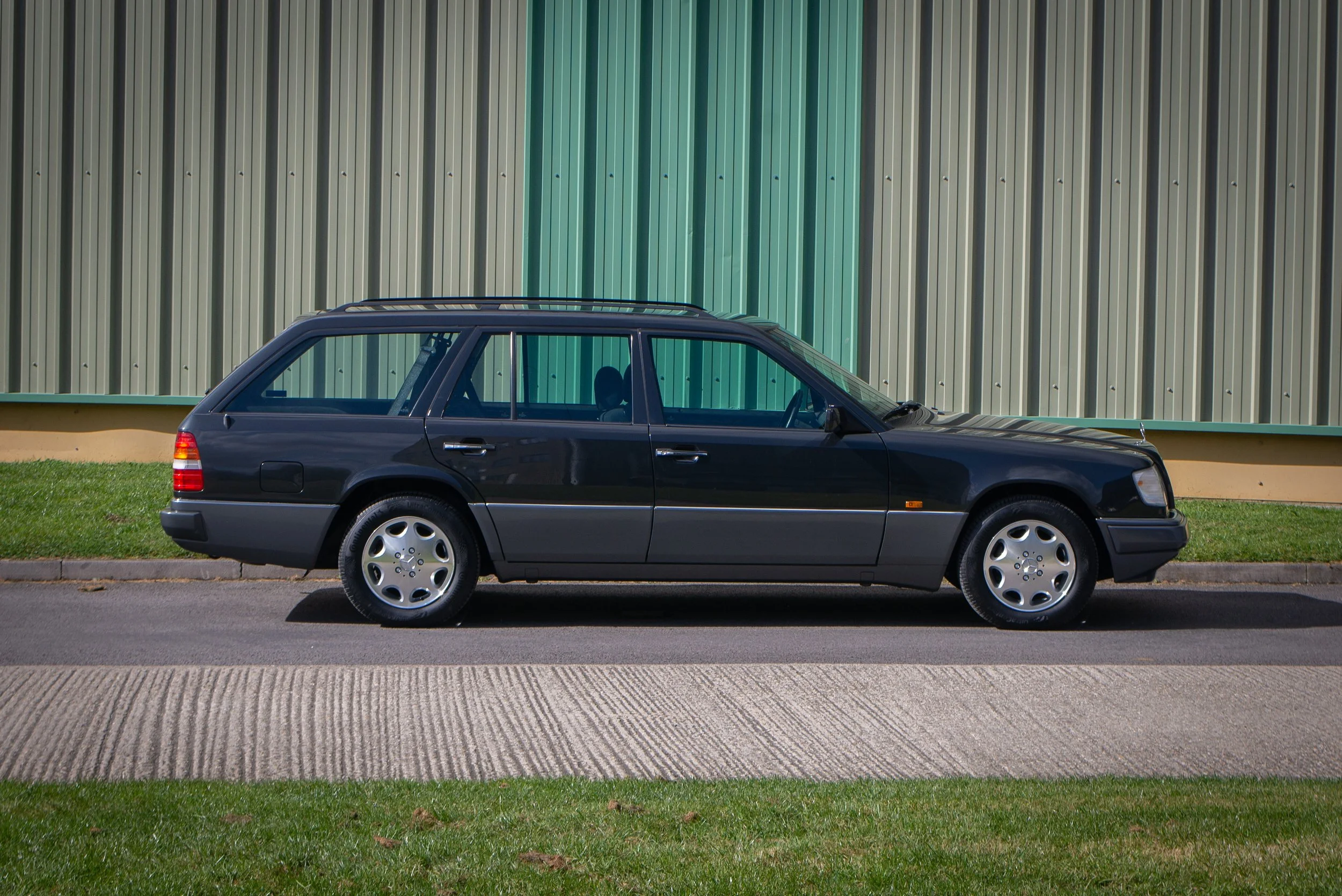 Mercedes E280 Estate-33.jpg