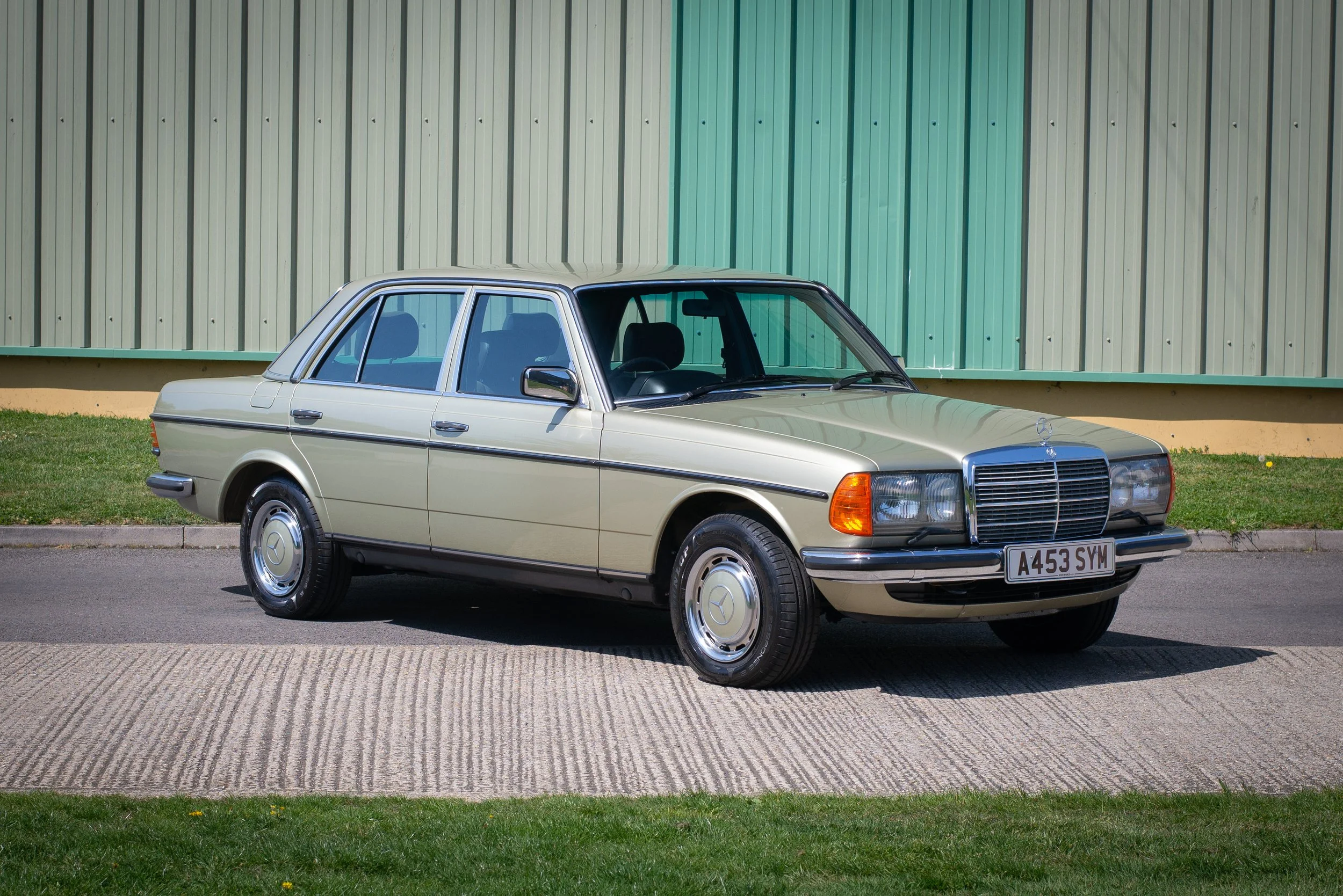 Mercedes 280E-25.jpg
