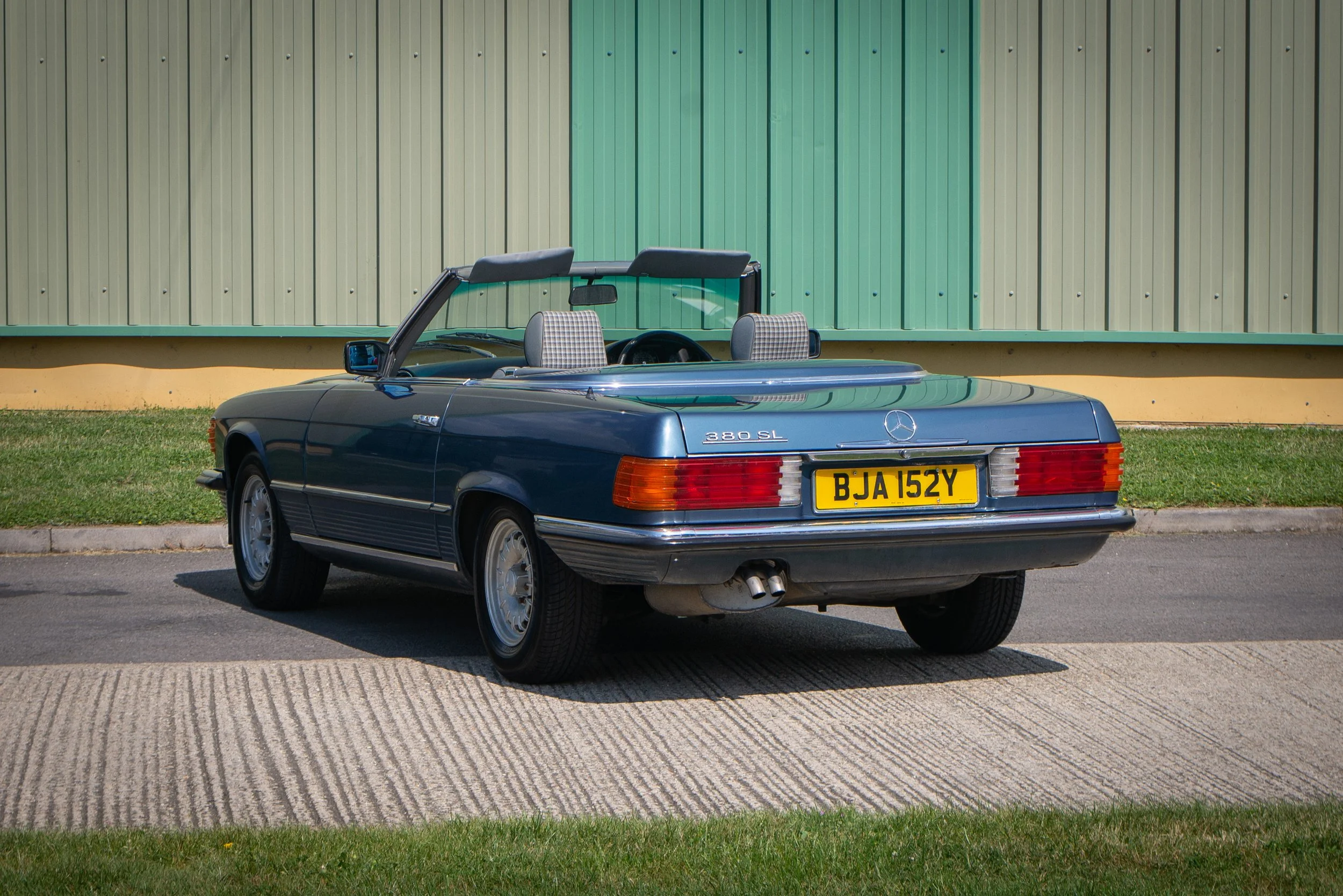 Mercedes 380SL-27.jpg