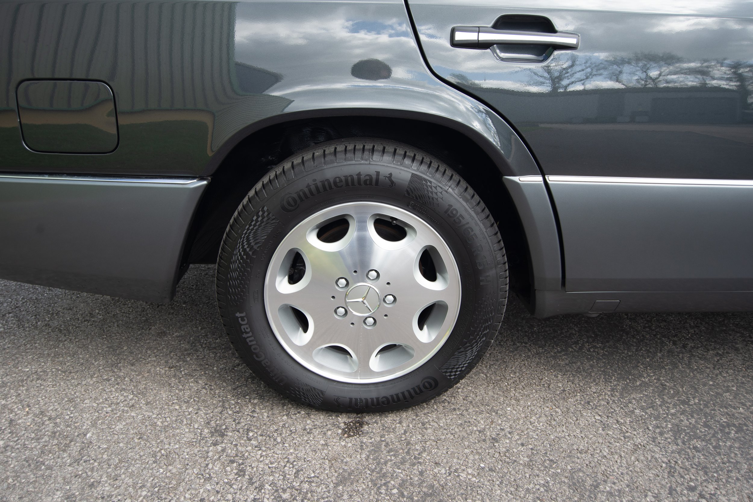 Mercedes E280 Estate-19.jpg