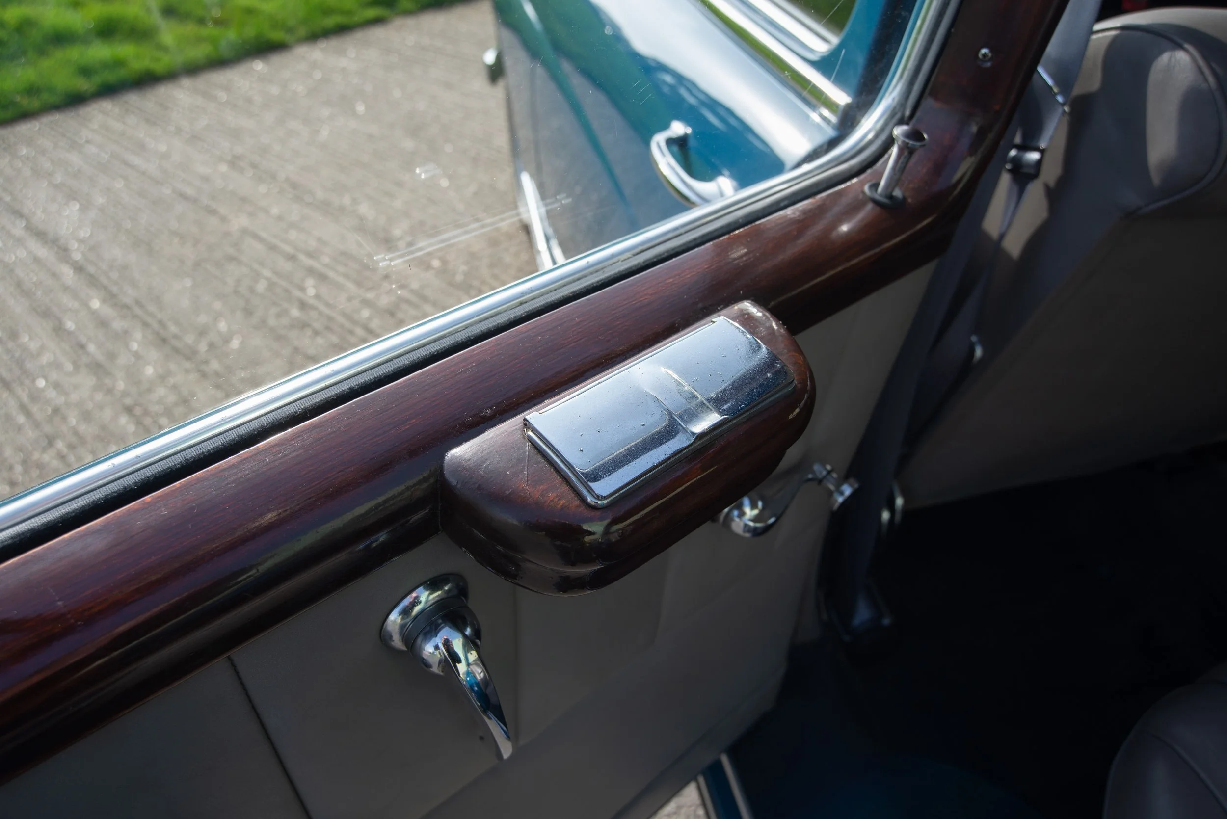 Mercedes 220-1-19.jpg