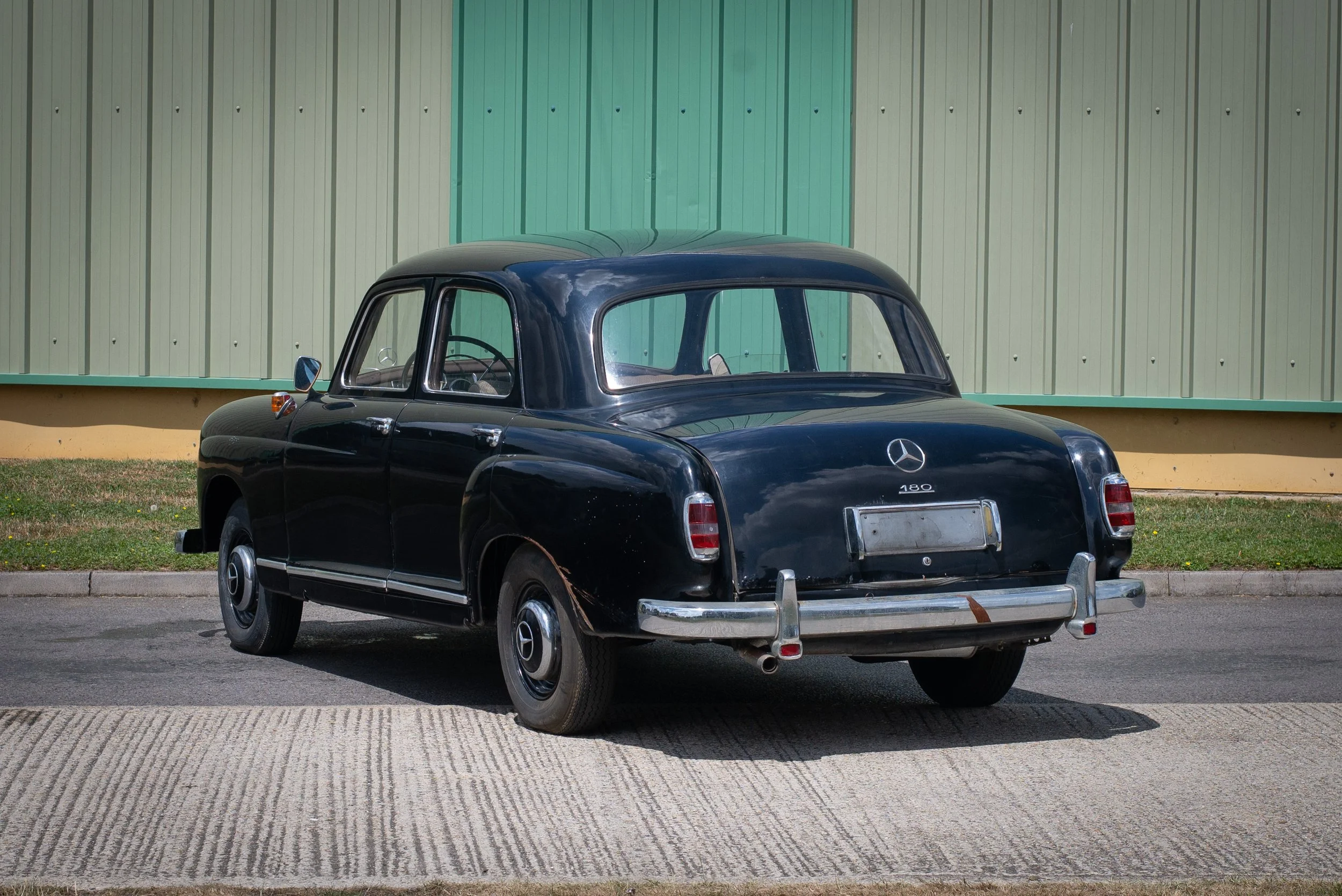 Mercedes 180-30.jpg