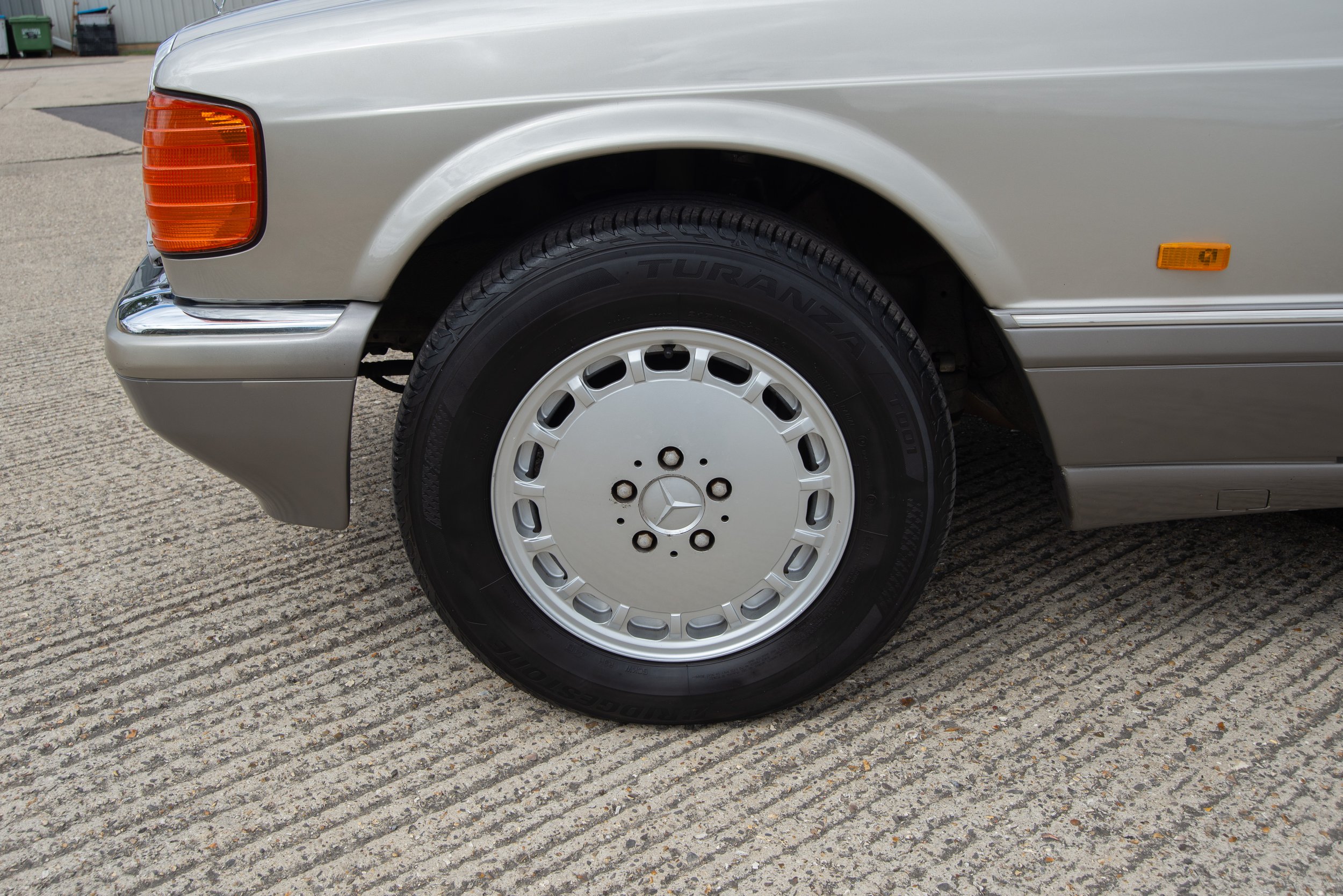 Mercedes 560SEL-22.jpg