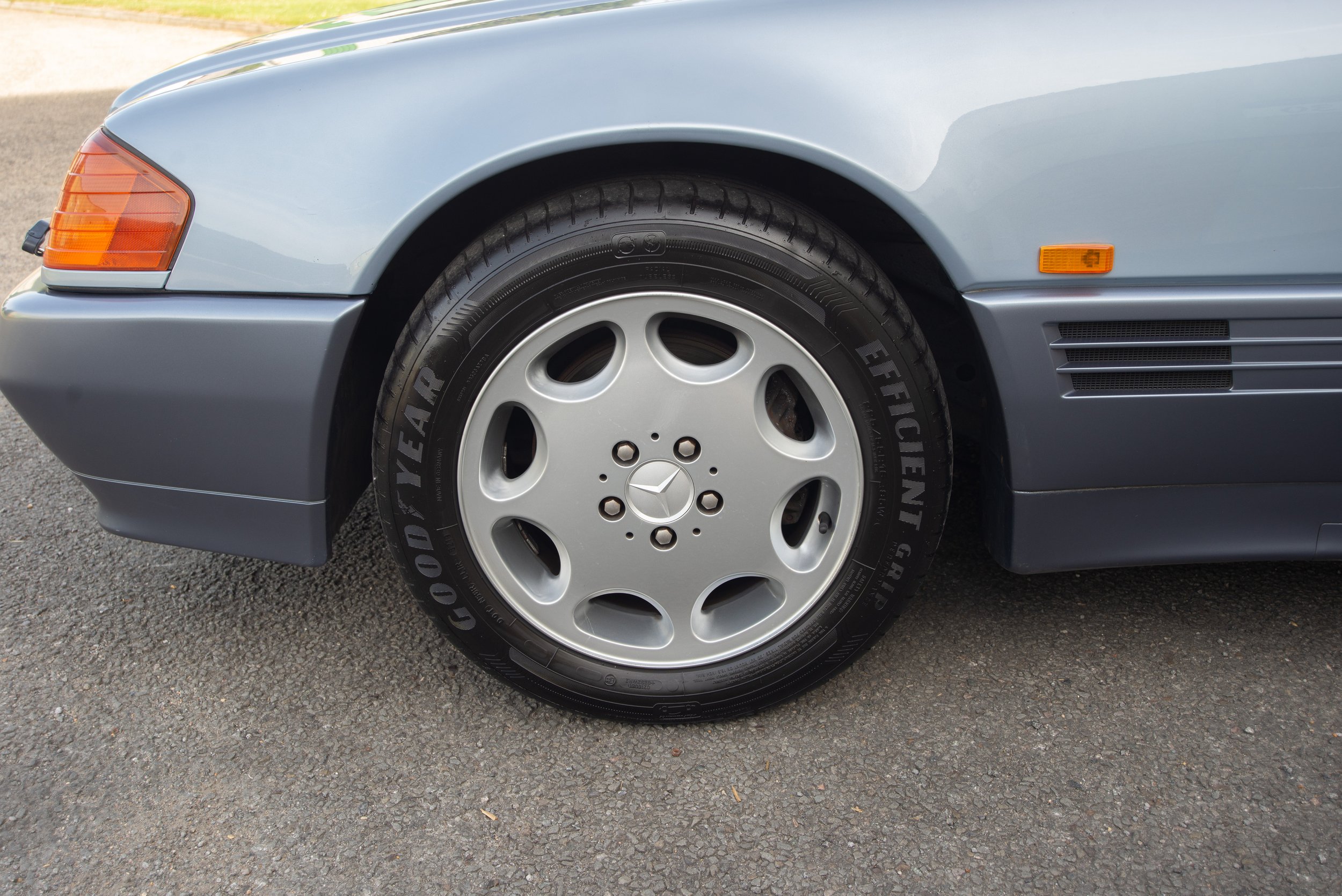 Mercedes 500SL-12.jpg
