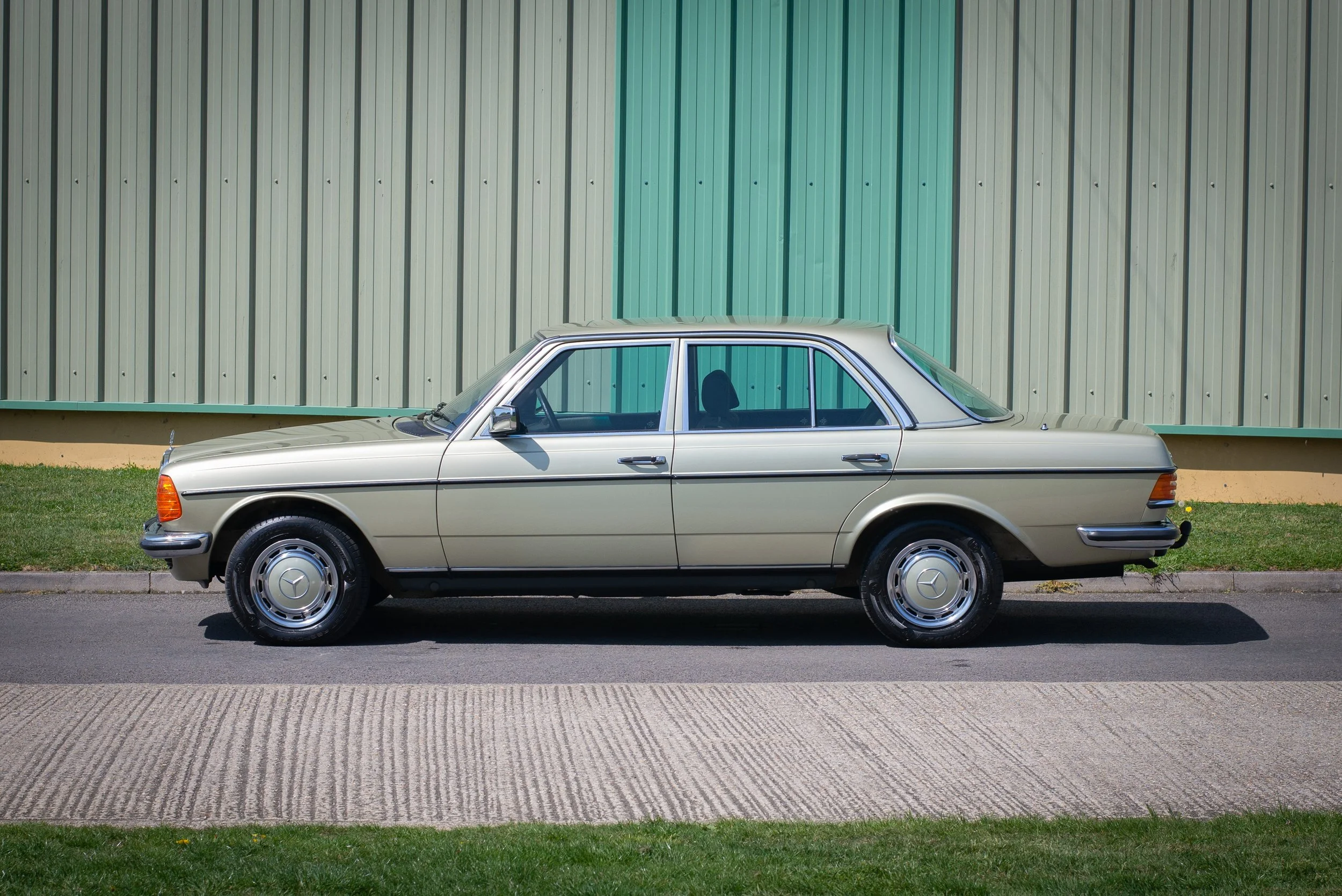 Mercedes 280E-27.jpg