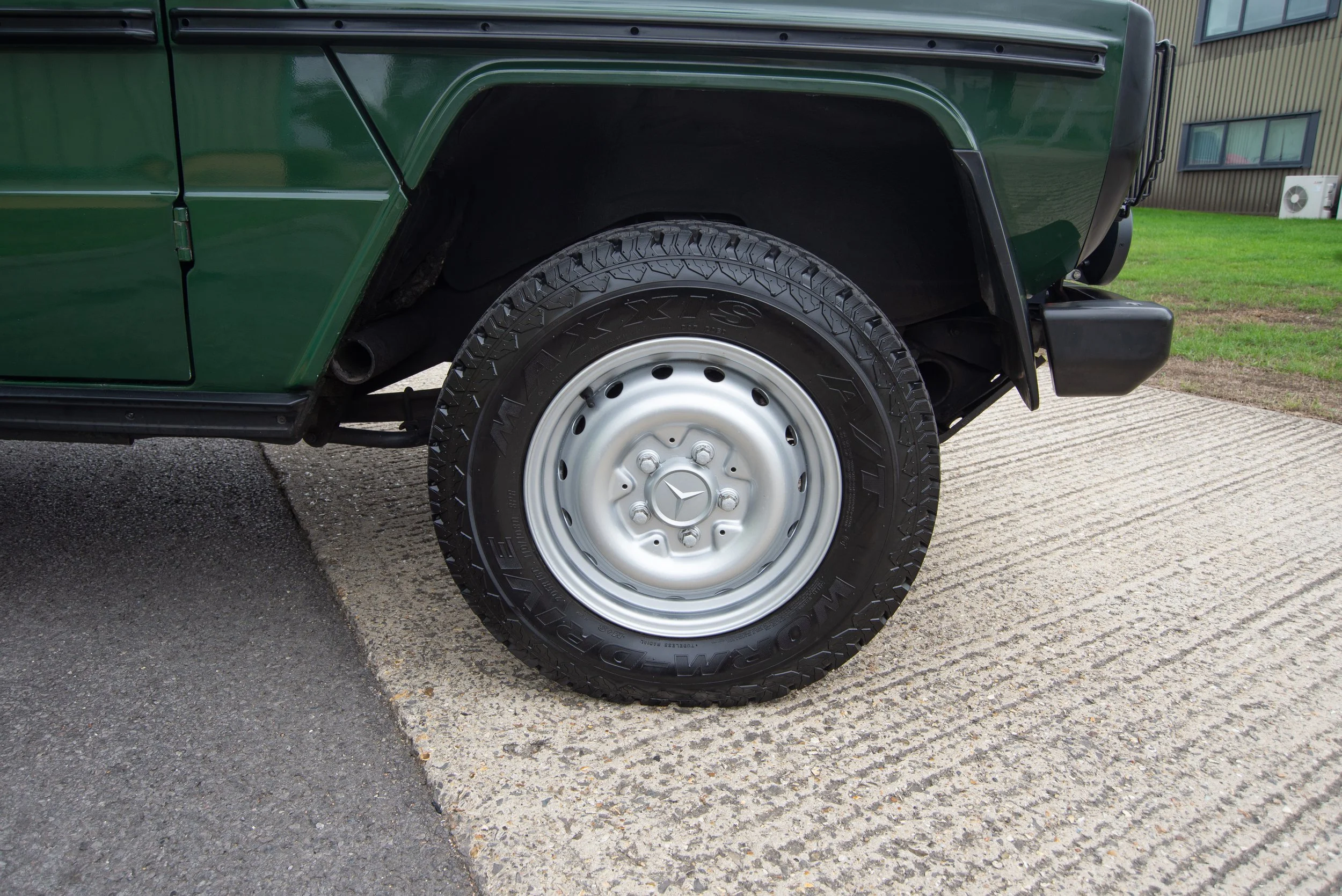 Mercedes 300GD-26.jpg