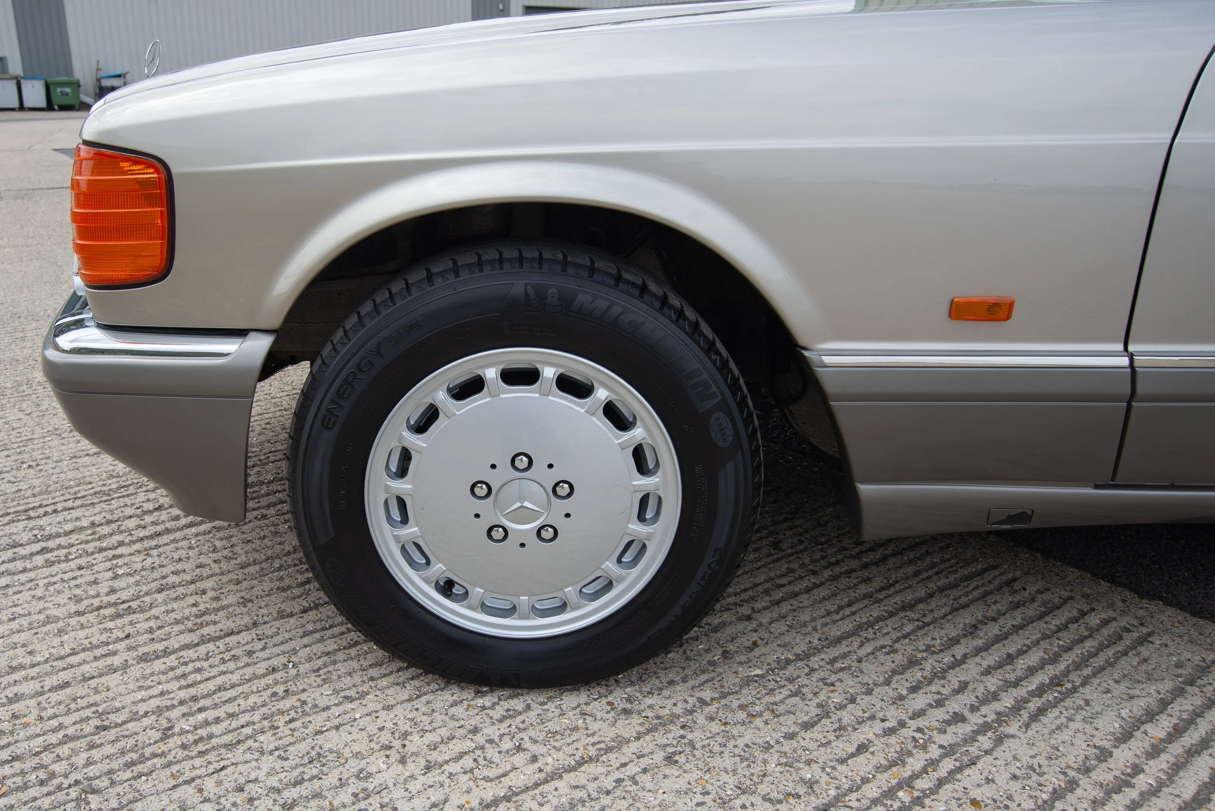 Mercedes 300SEL-16.jpg