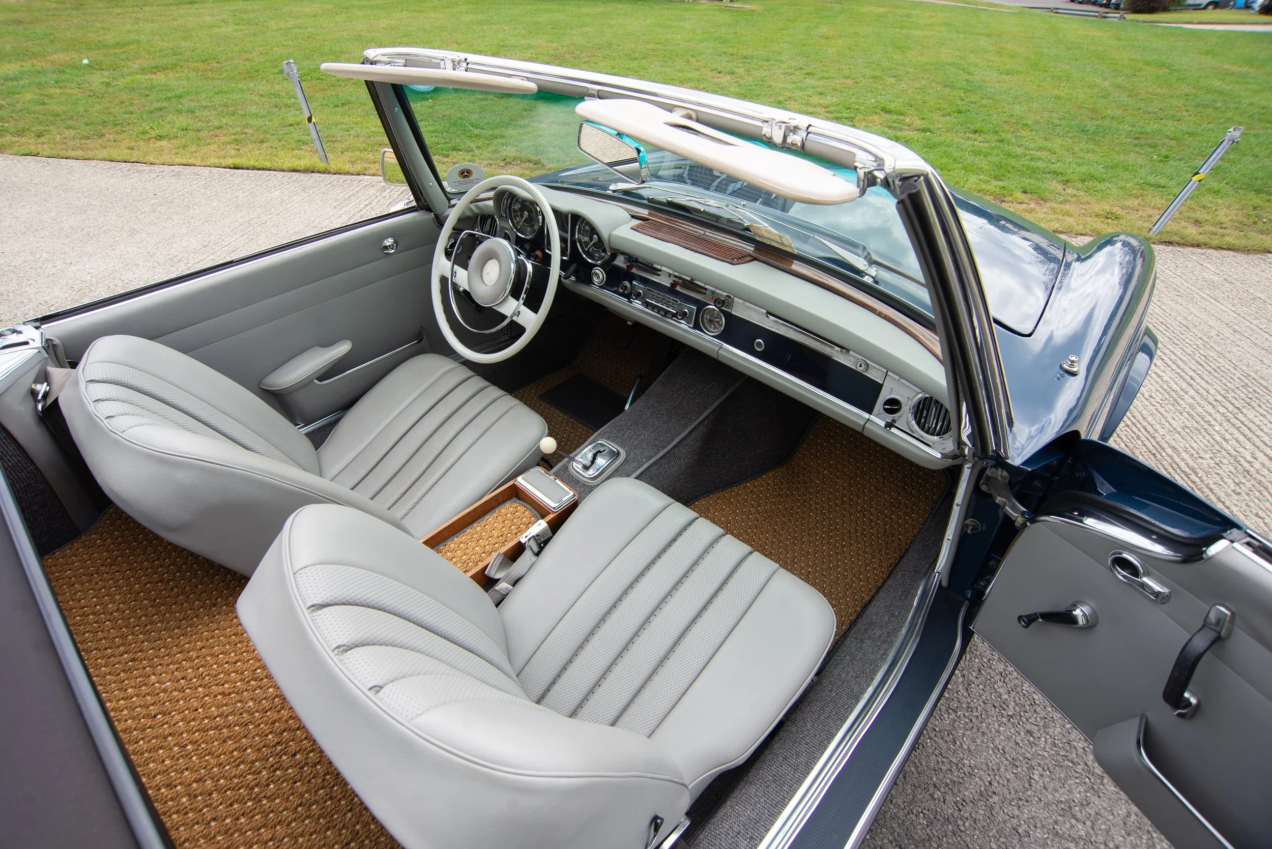 Mercedes 230SL-9.jpg