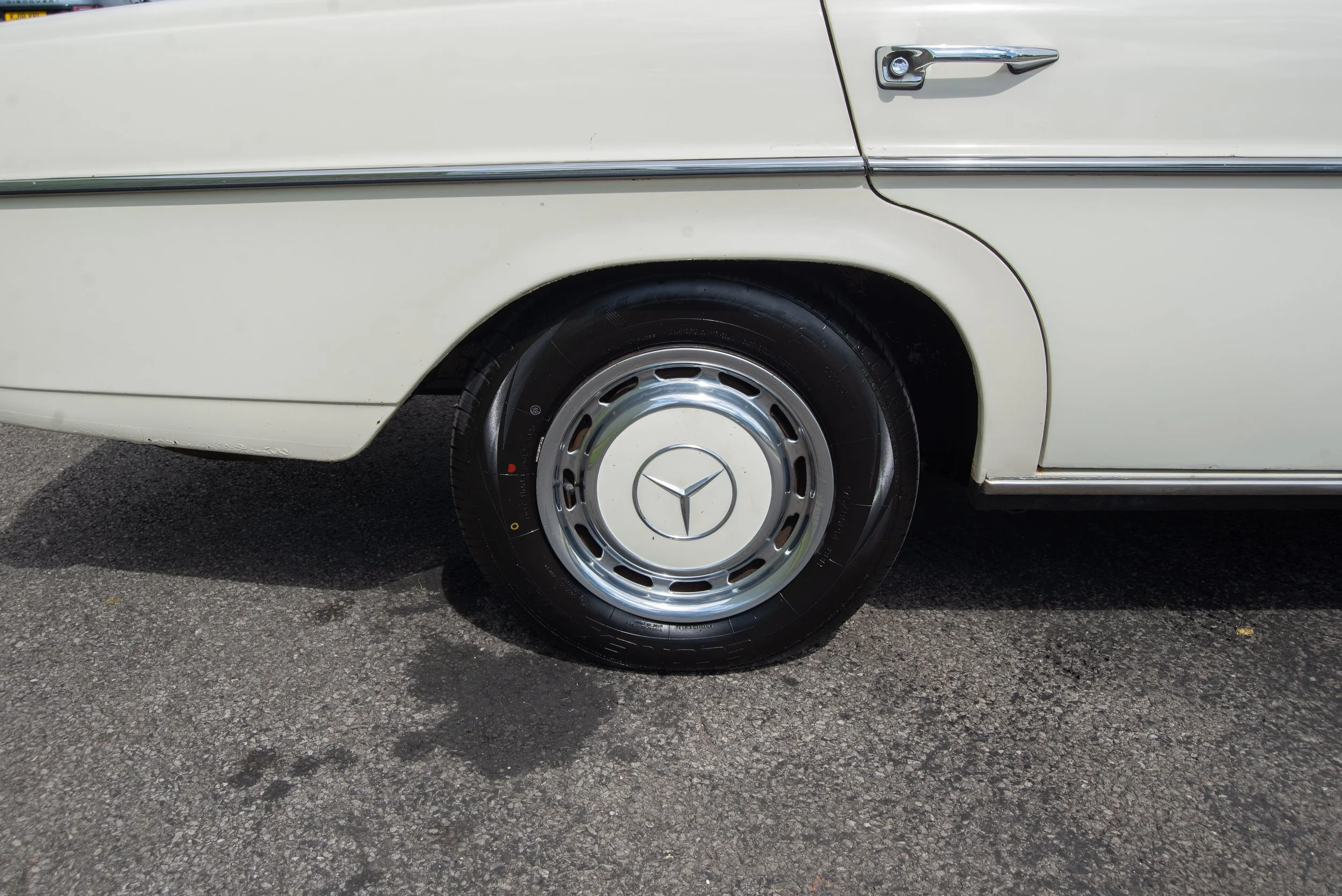 Mercedes 240D-19.jpg