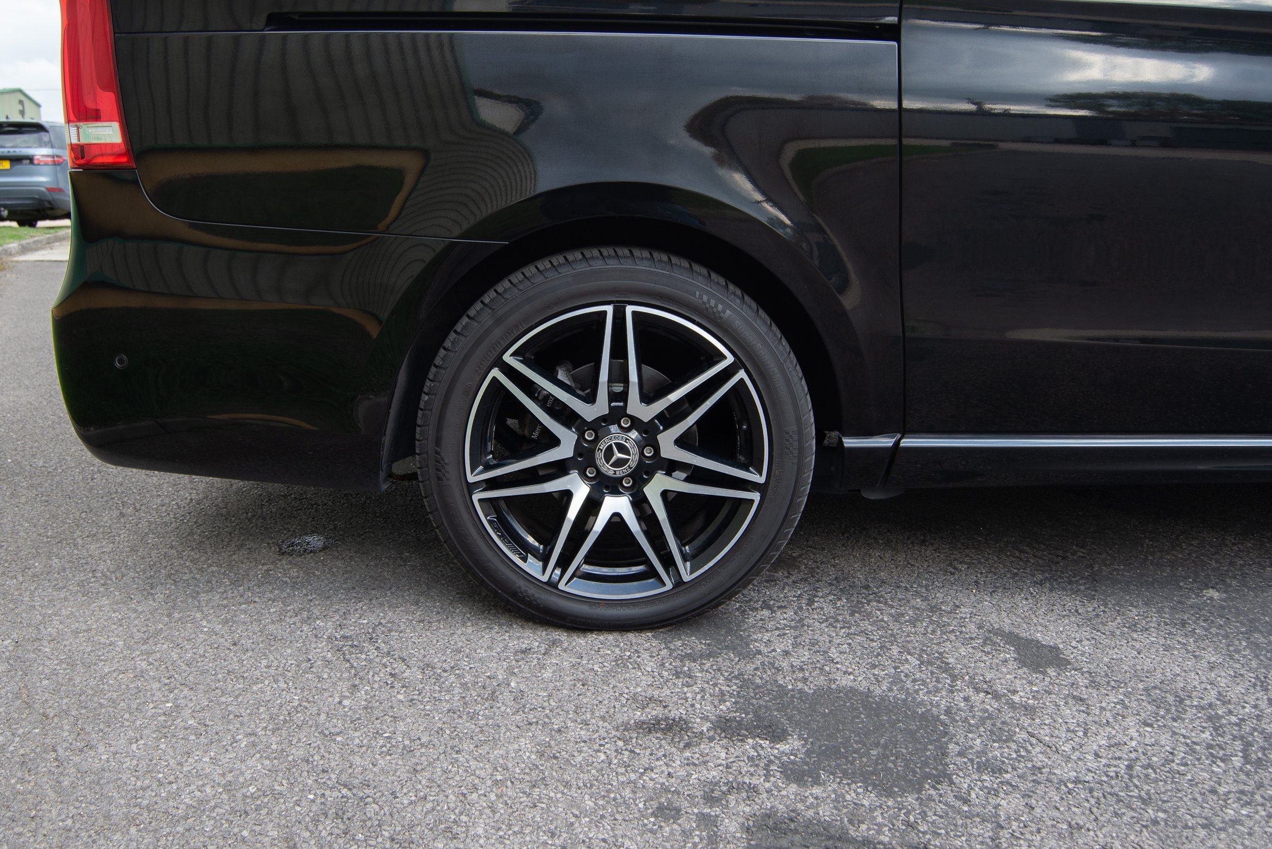 Mercedes V220D-17.jpg