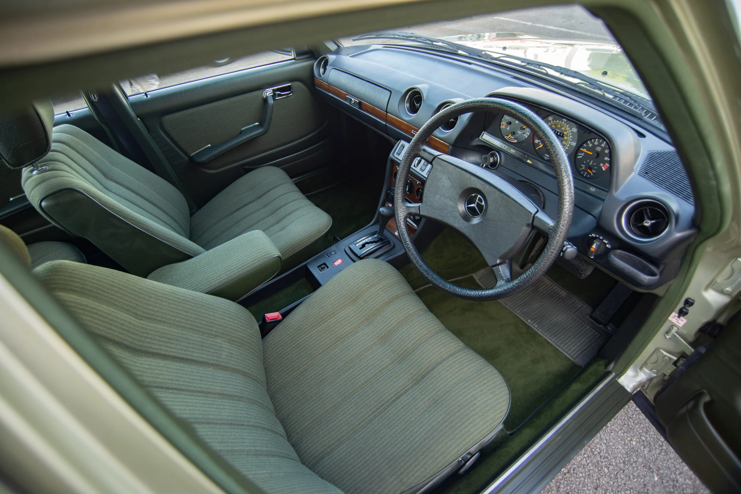 Mercedes 280E-2.jpg