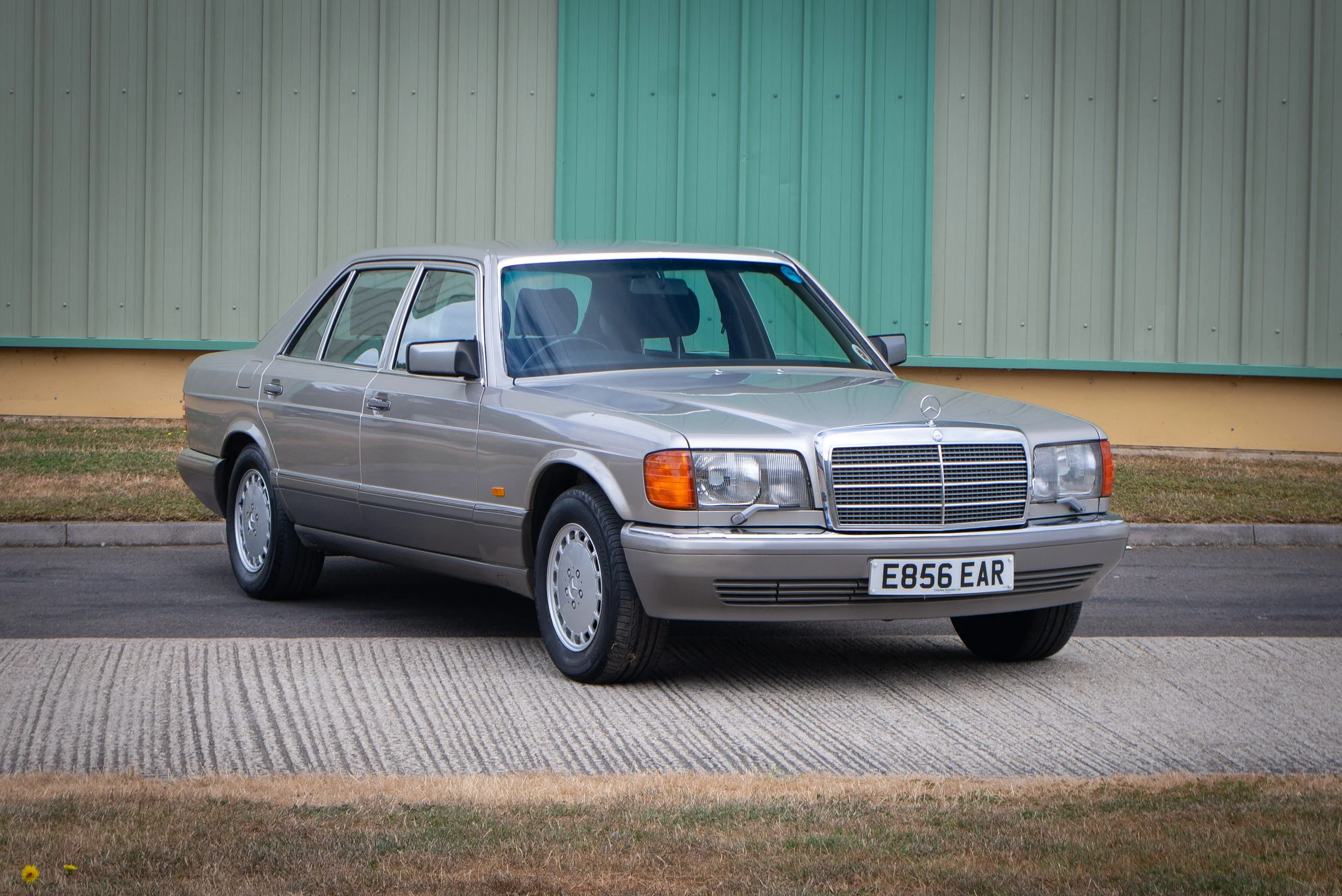Mercedes 560SEL-31.jpg