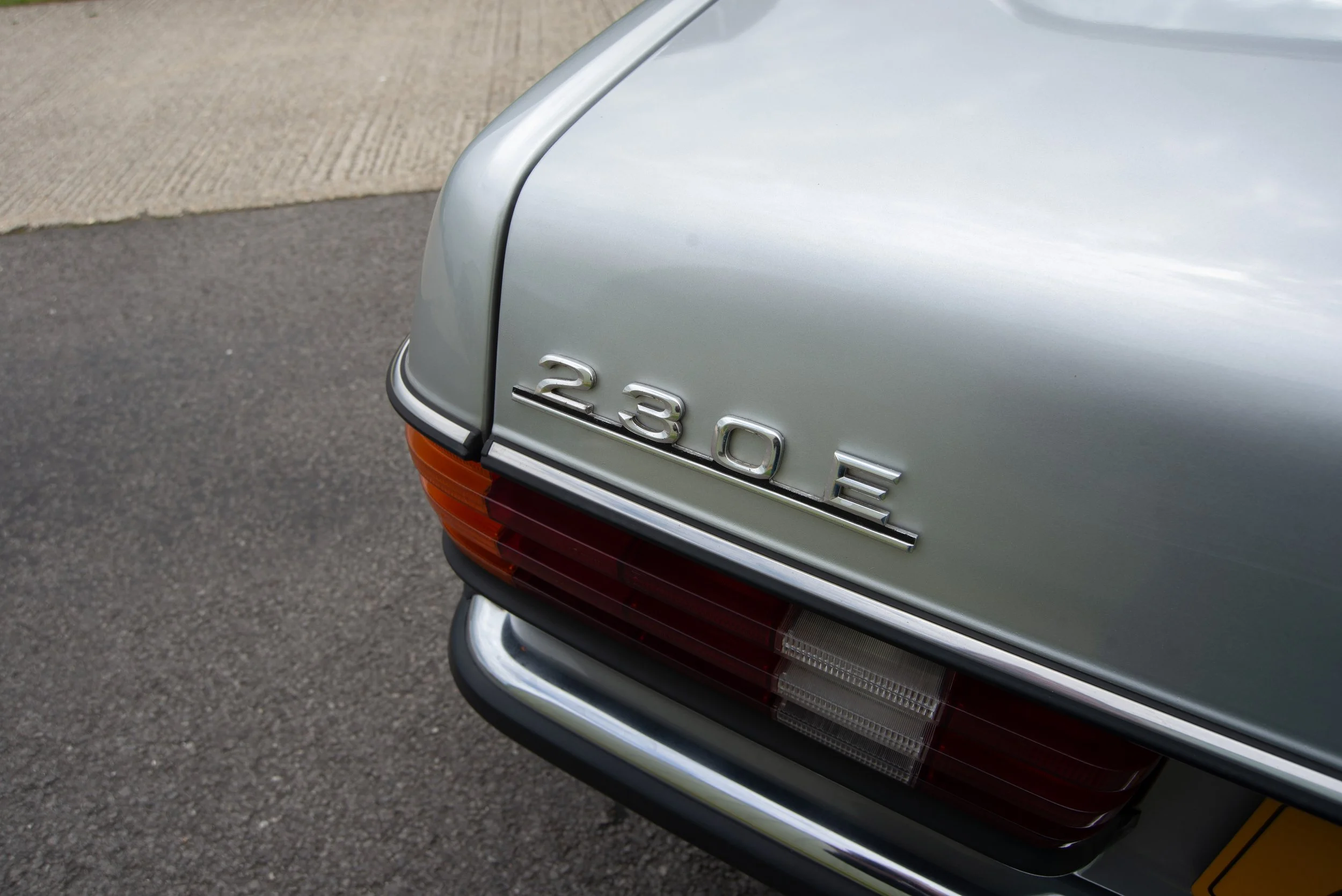 Mercedes 230E-20.jpg