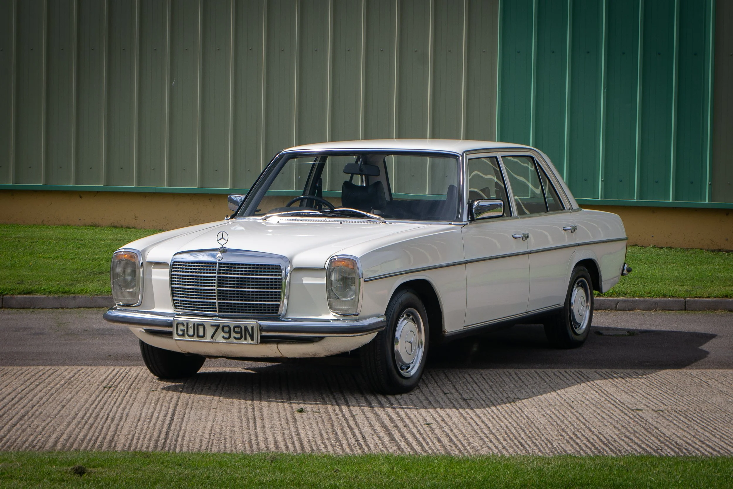 Mercedes 240D-25.jpg