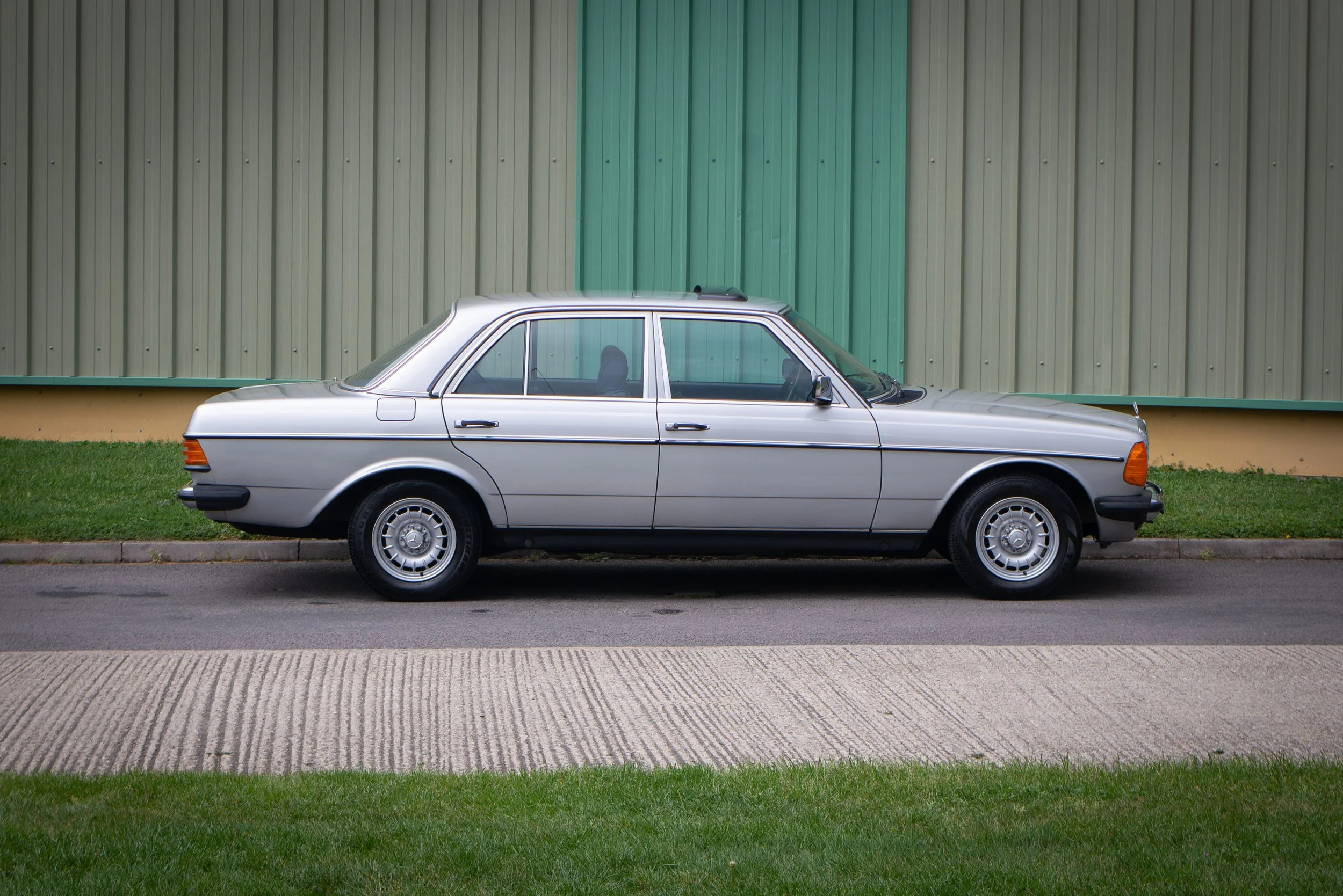 Mercedes 230E-29.jpg