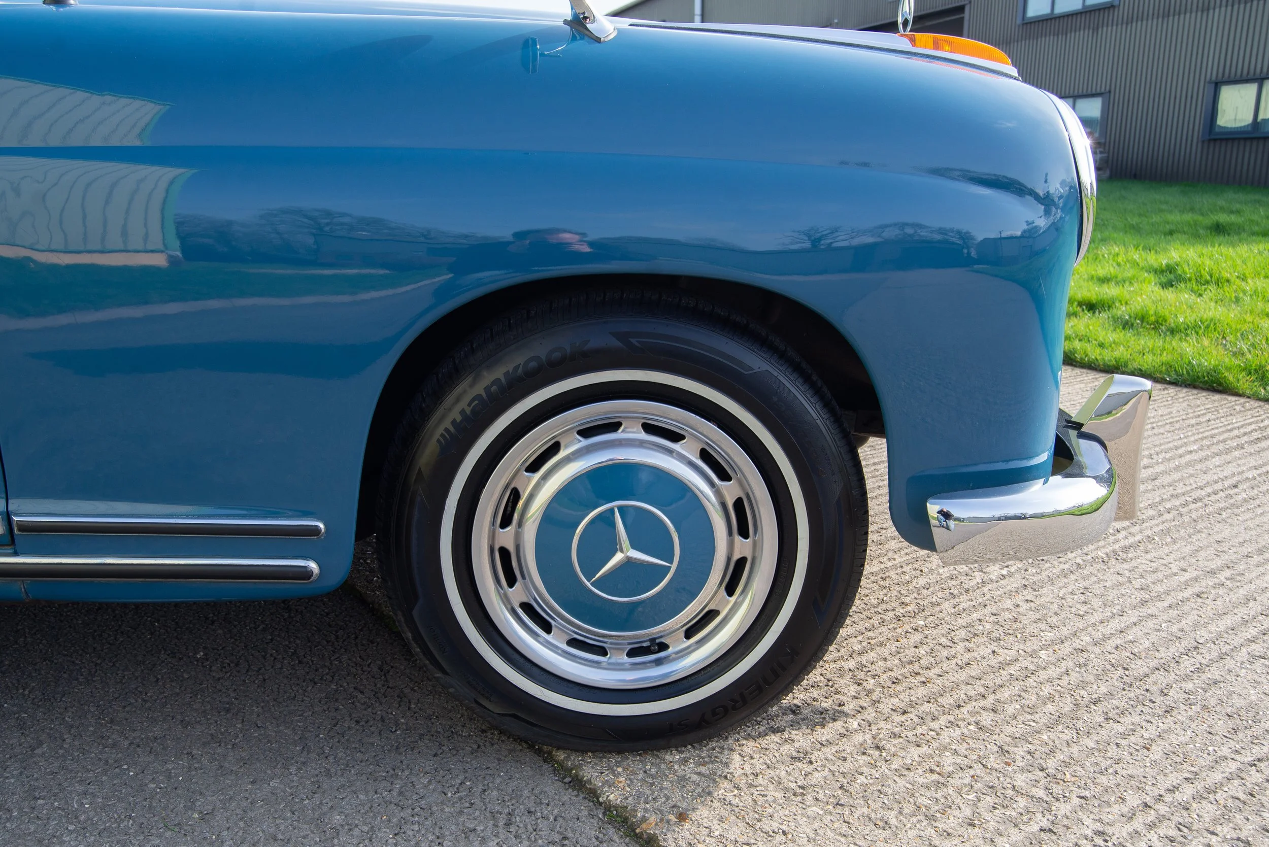 Mercedes 220-1-17.jpg