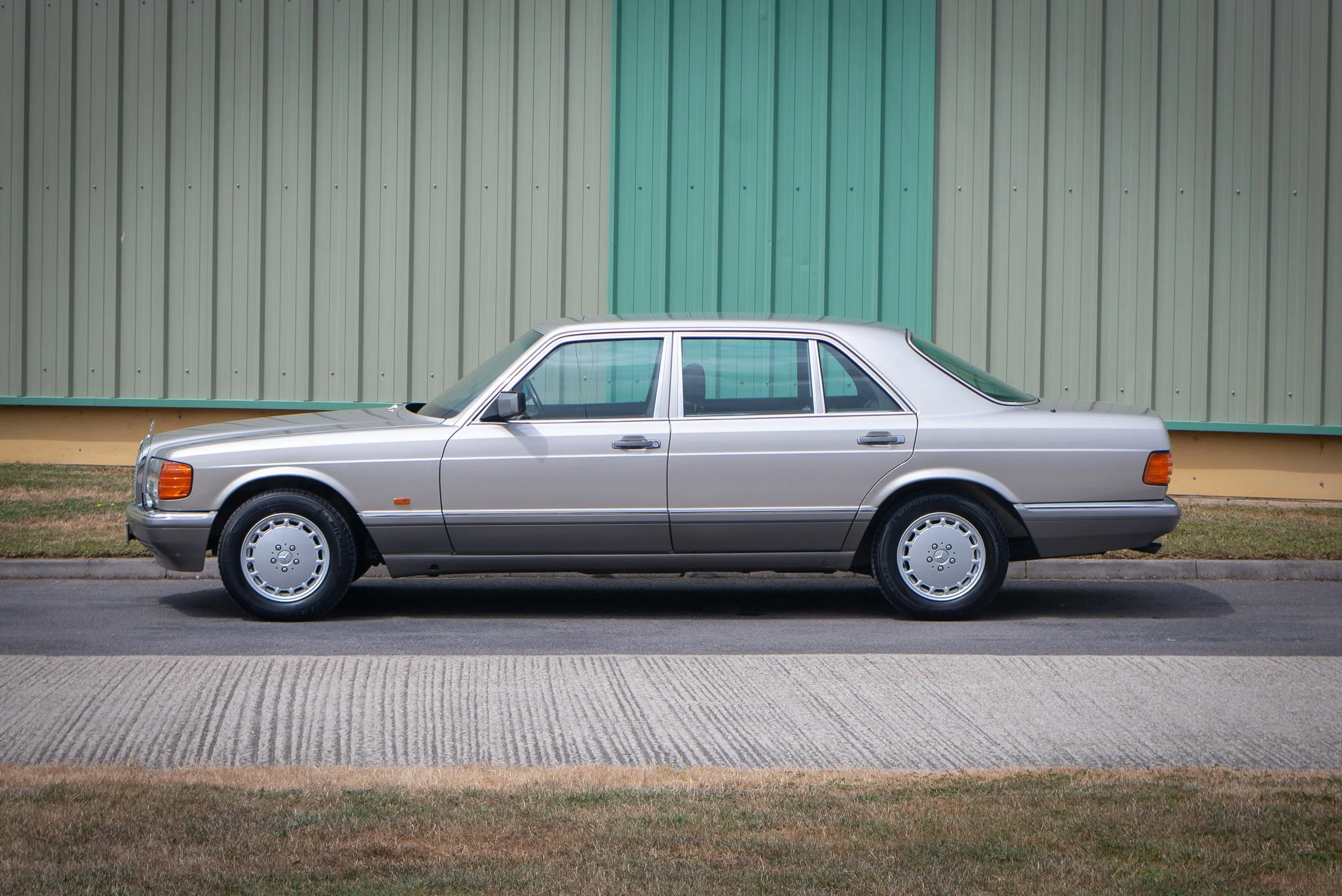 Mercedes 300SEL-26.jpg
