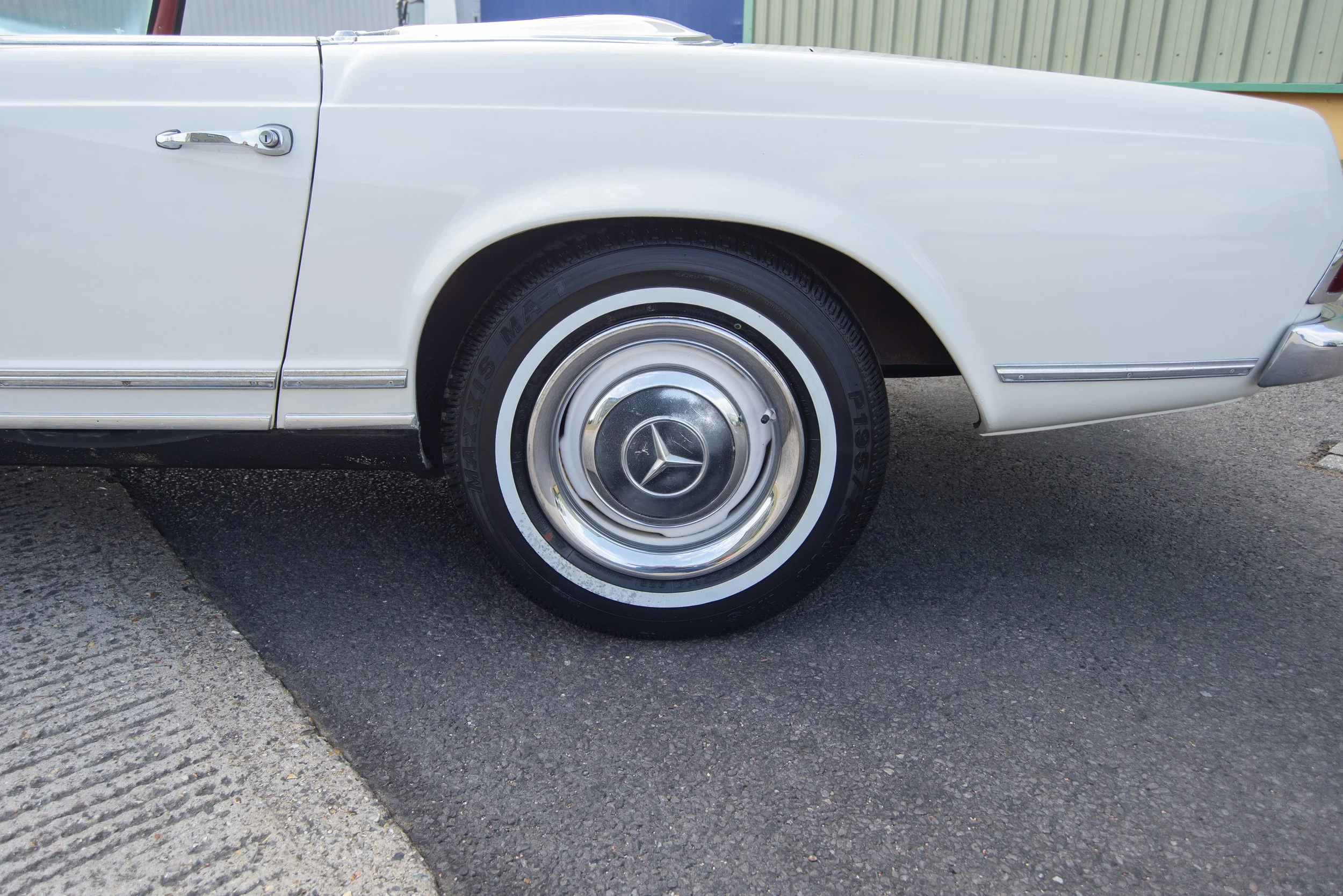 Mercedes 230SL-16.jpg