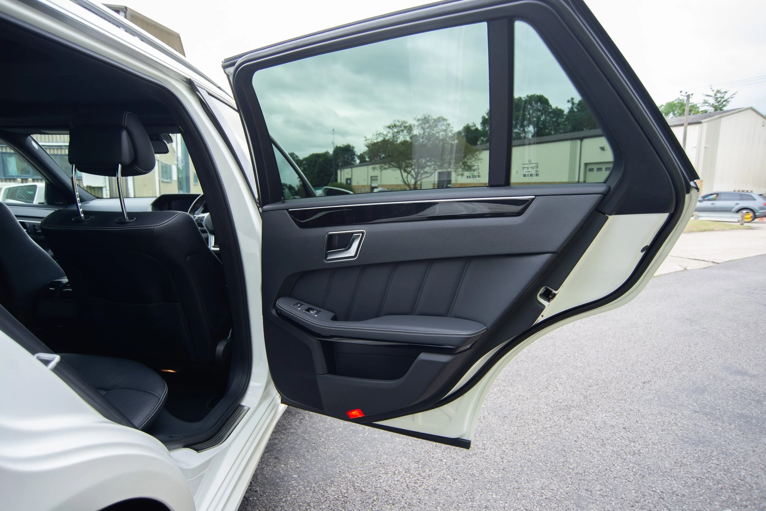 Mercedes E350 Estate-10.jpg