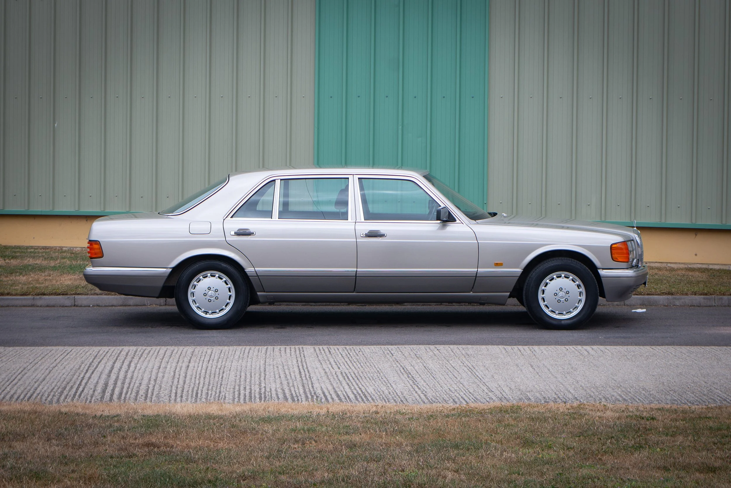 Mercedes 560SEL-33.jpg