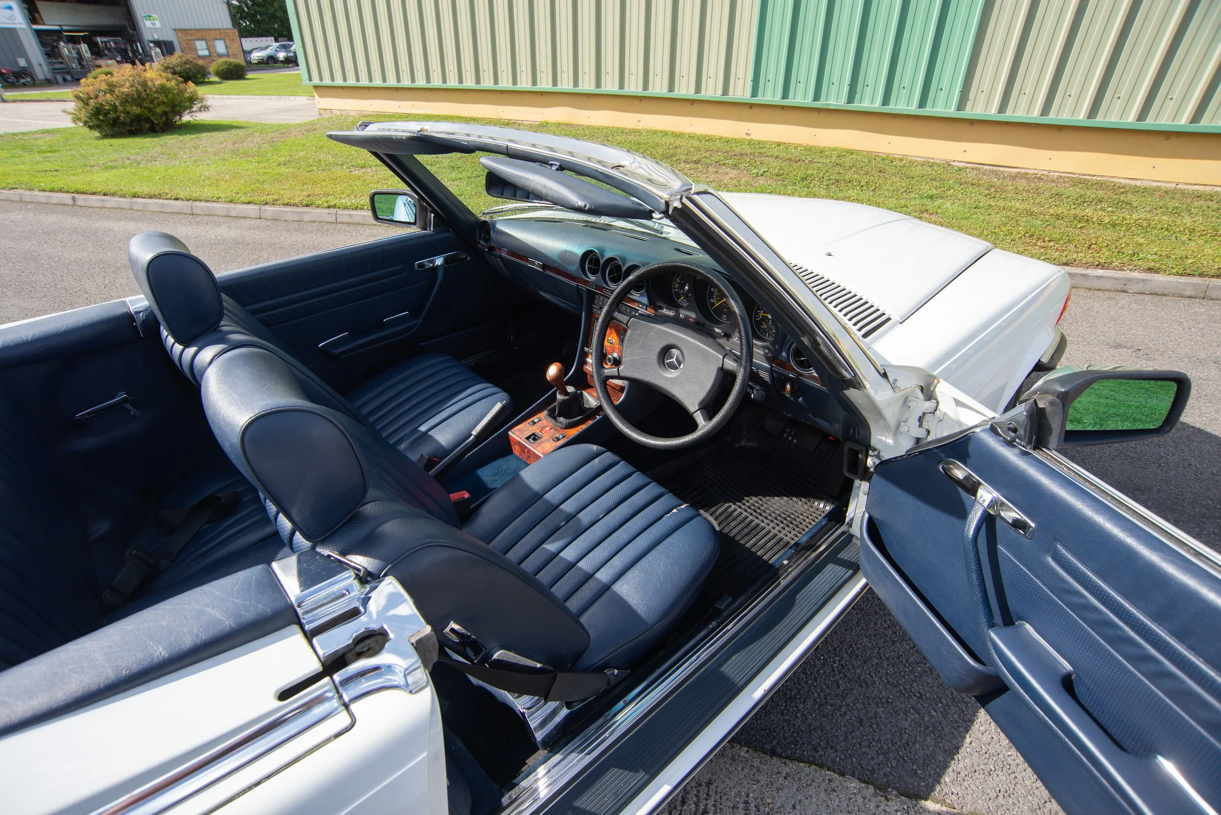 Mercedes 280SL-28.jpg