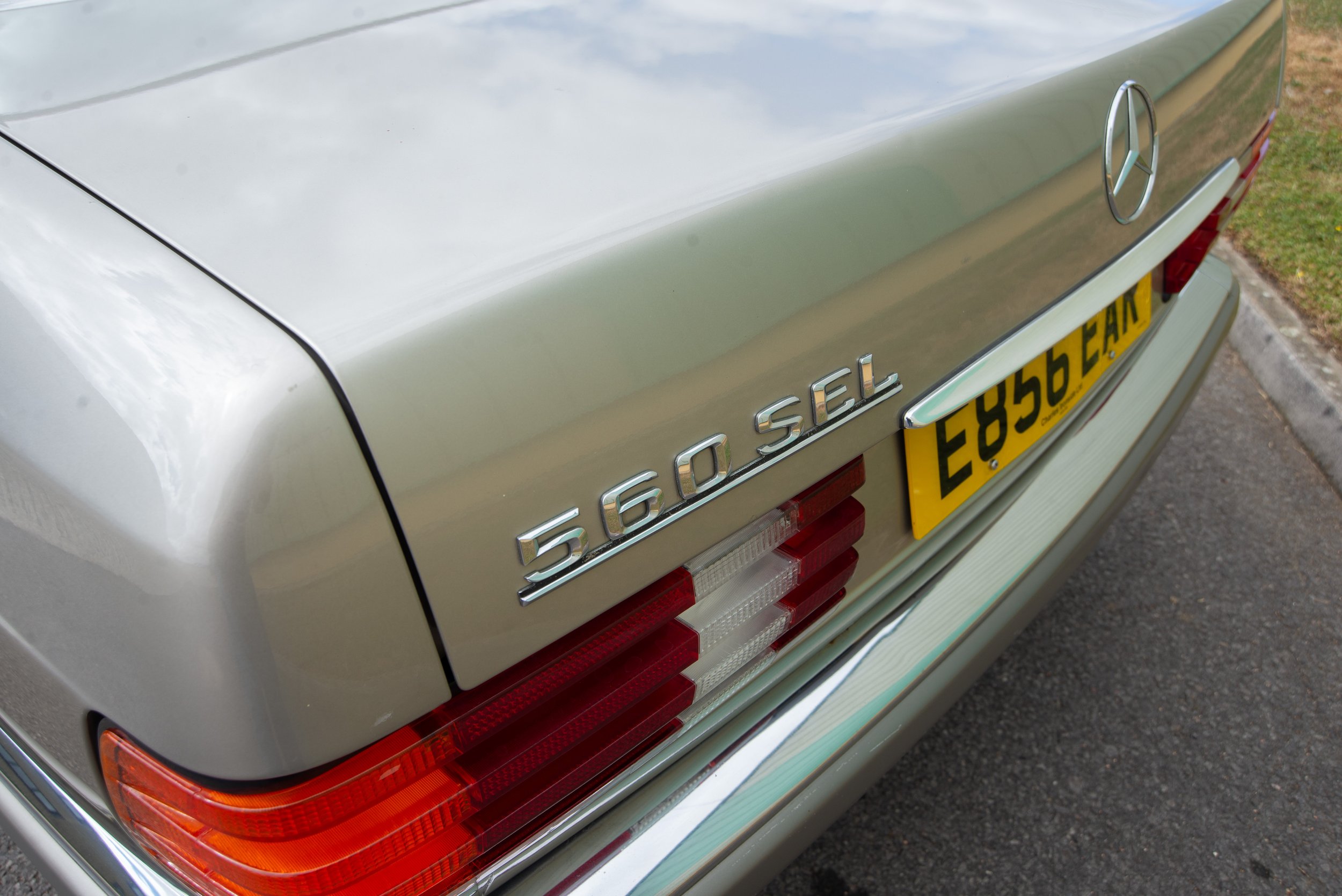 Mercedes 560SEL-23.jpg