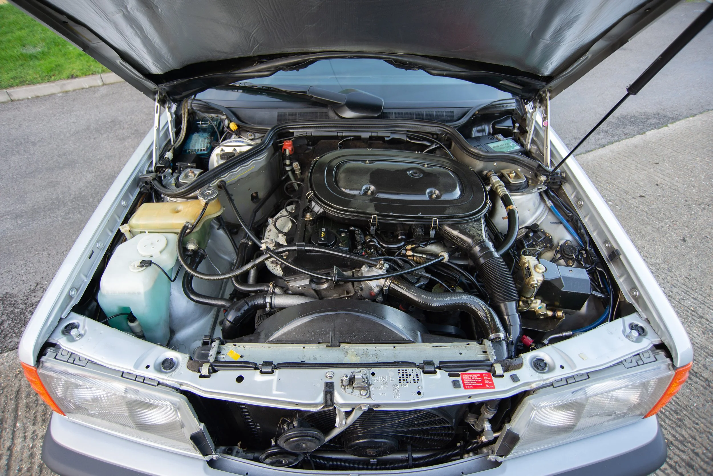 Mercedes 190E 2.0-12.jpg