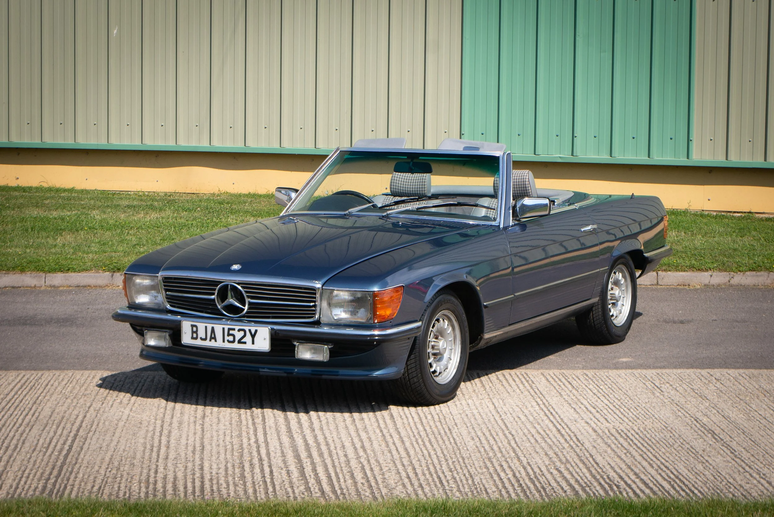 Mercedes 380SL-21.jpg